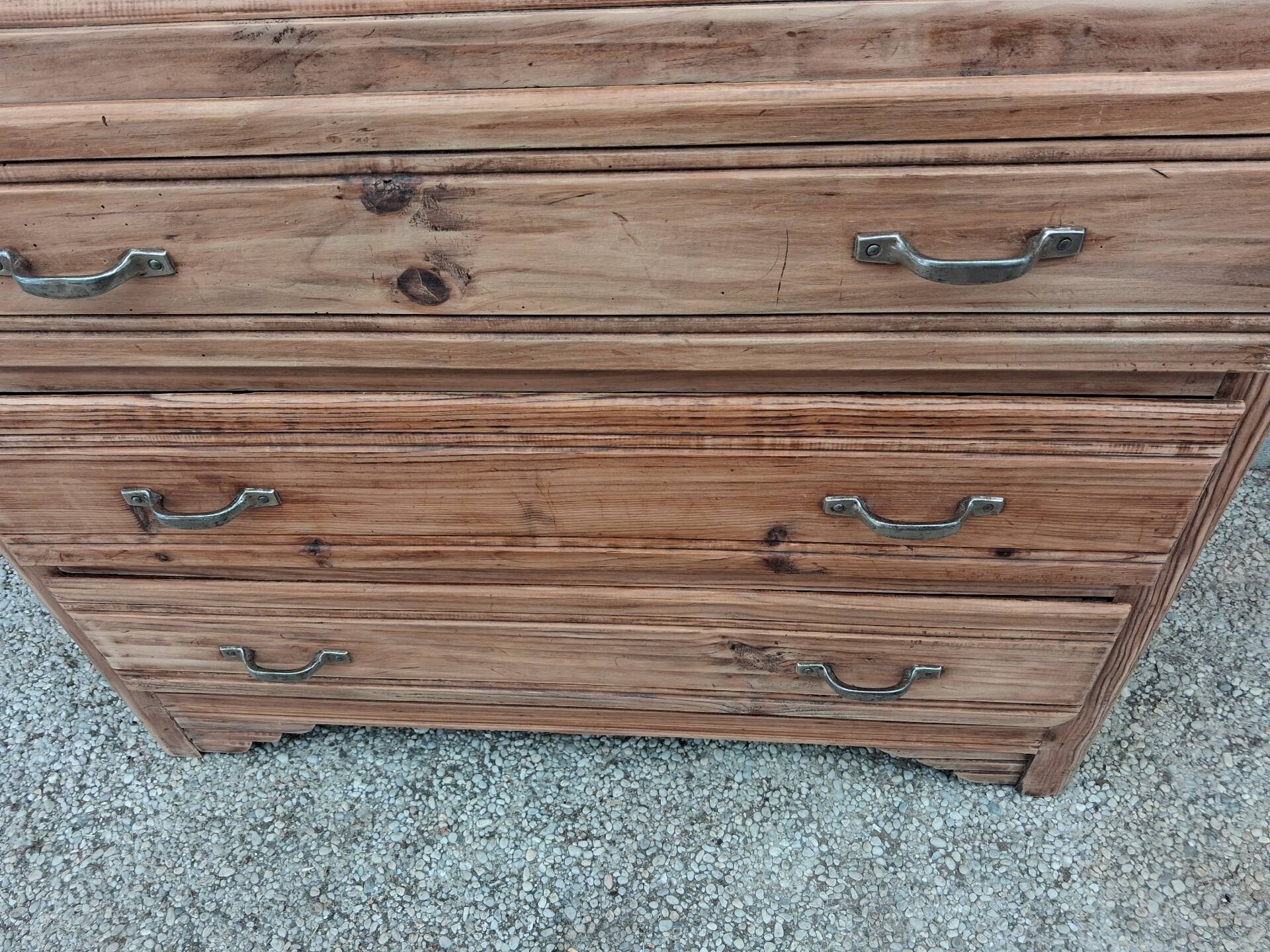Art Deco chest of drawers
