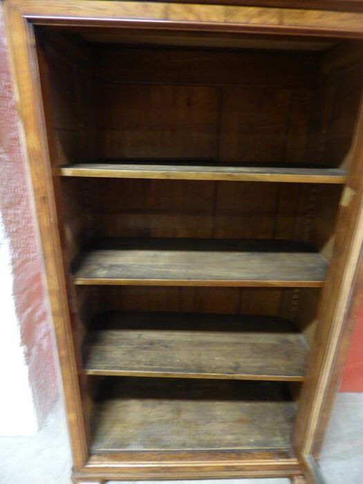 Walnut and walnut veneer display case 1 door circa 1900