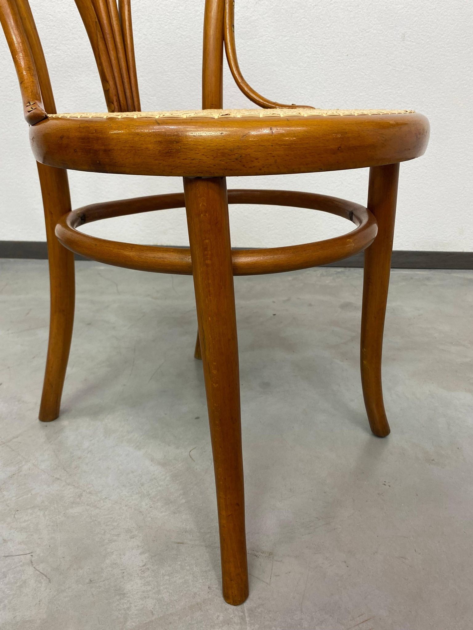 Curved wooden dining chair by Löbl Wieisskirchen