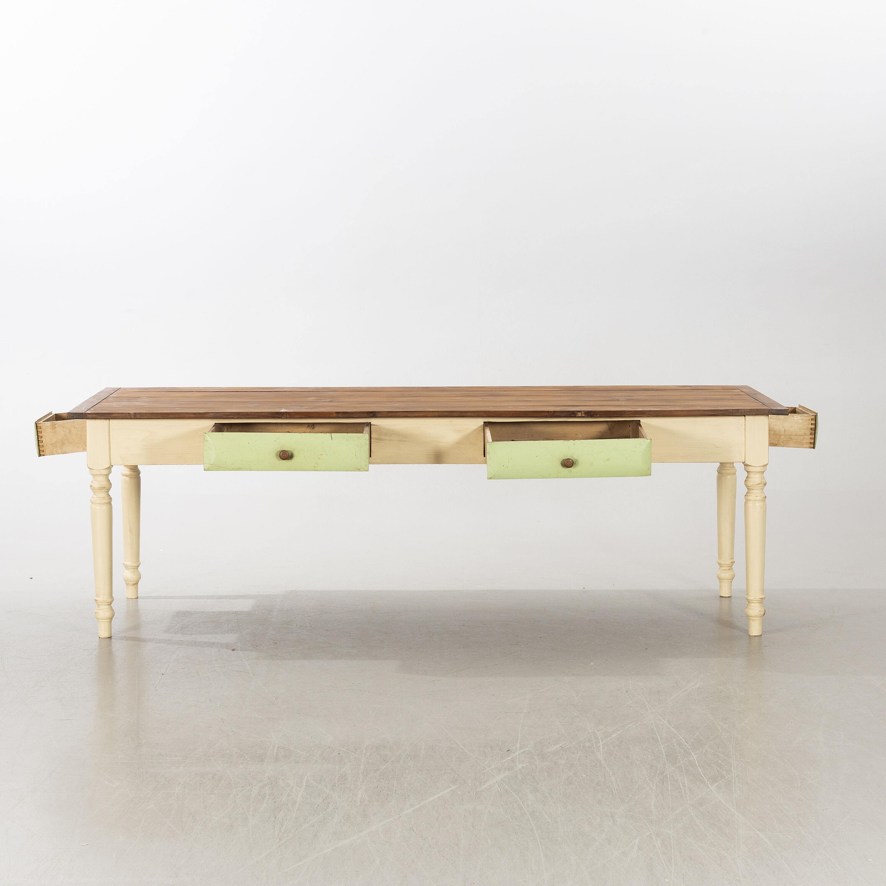 Scandinavian table 248 cm