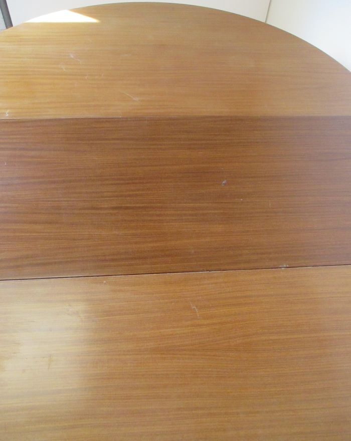 Mr. Gascoin's alvéole, round table