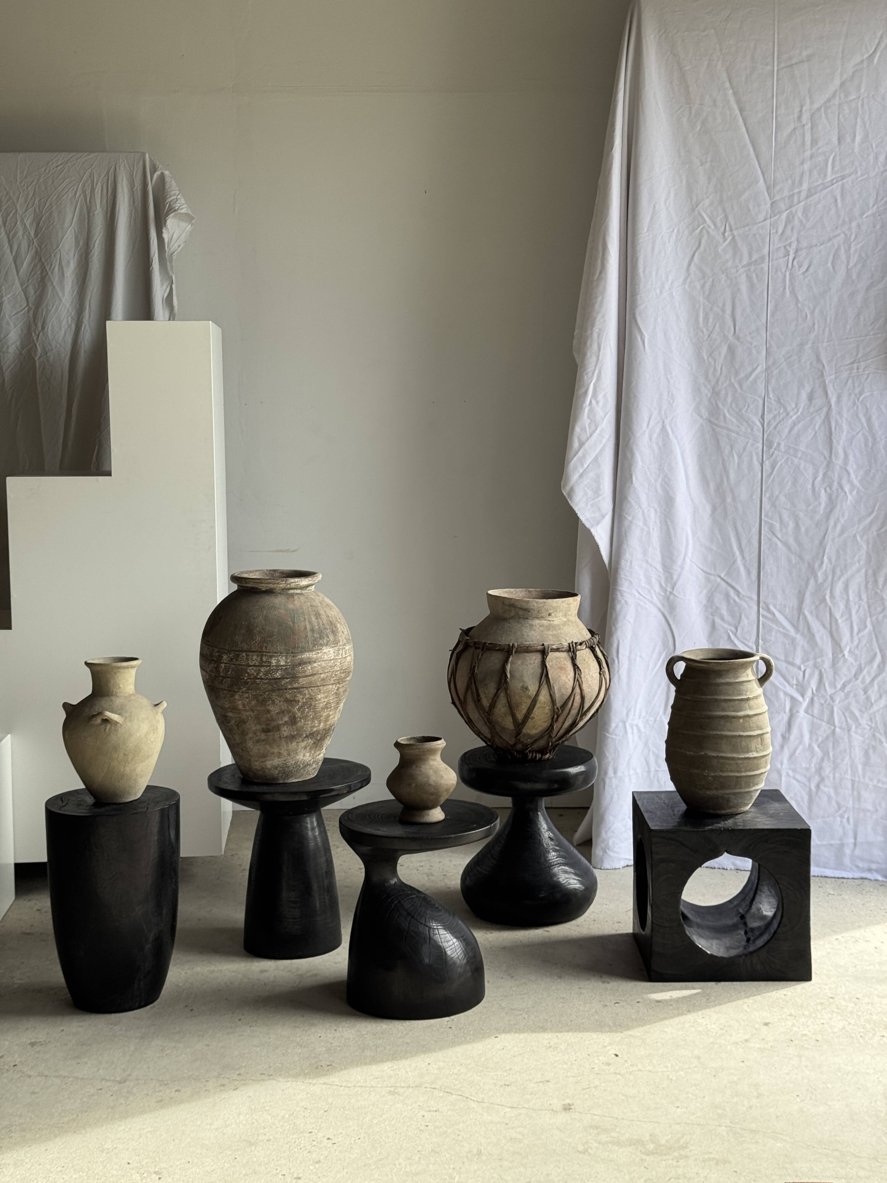 Pawn Black - Stool, side table, end table in solid mango wood.