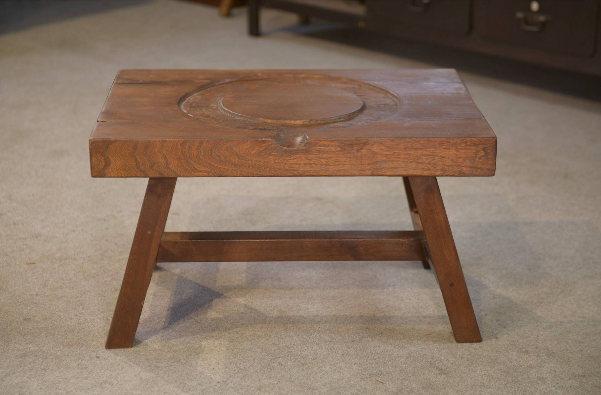 Brutalist coffee table in elm from the 1950s.