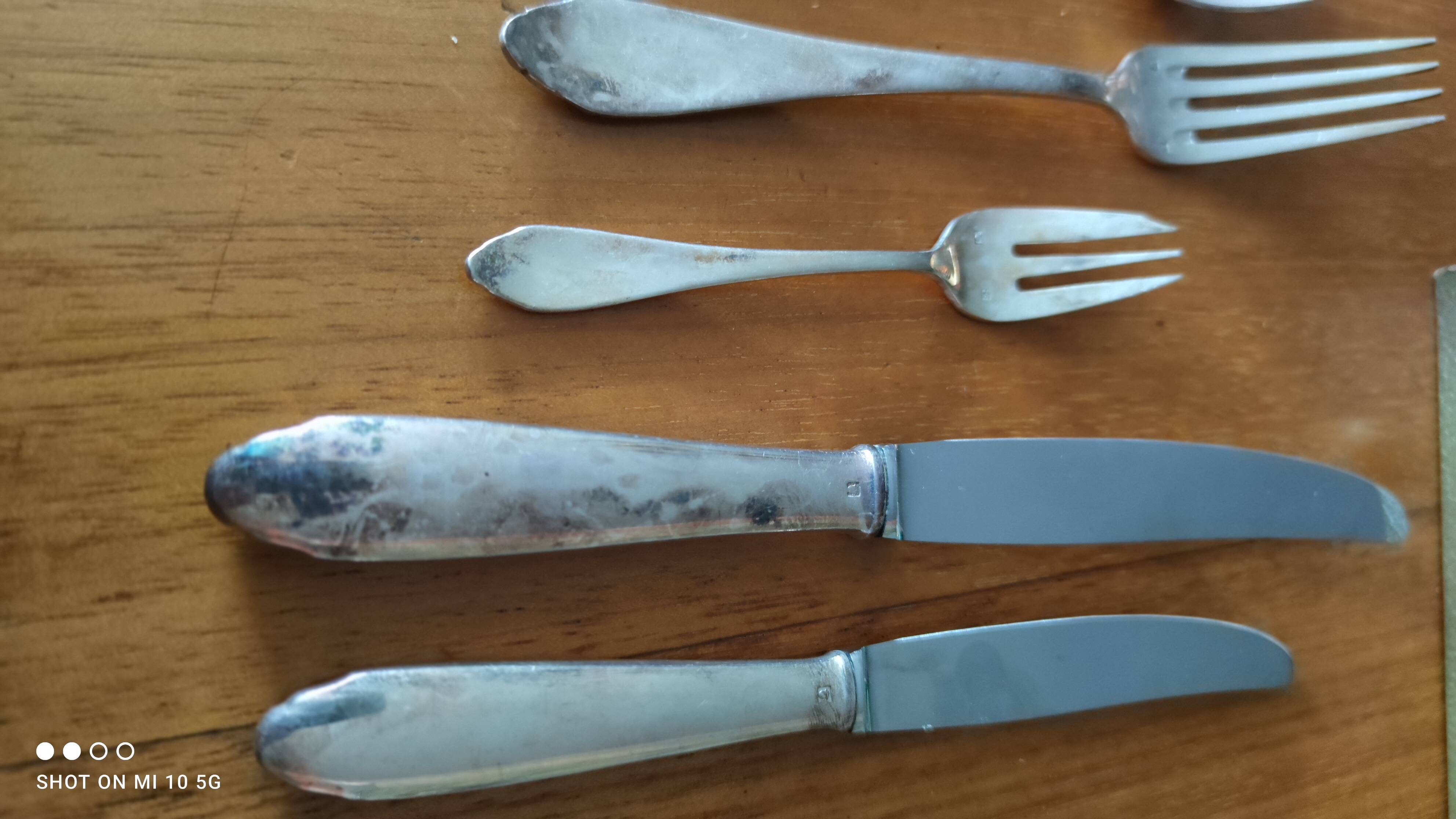 Silver-plated flatware set with its original silver-plated metal box, Maison St Médard silversmiths, circa 1950