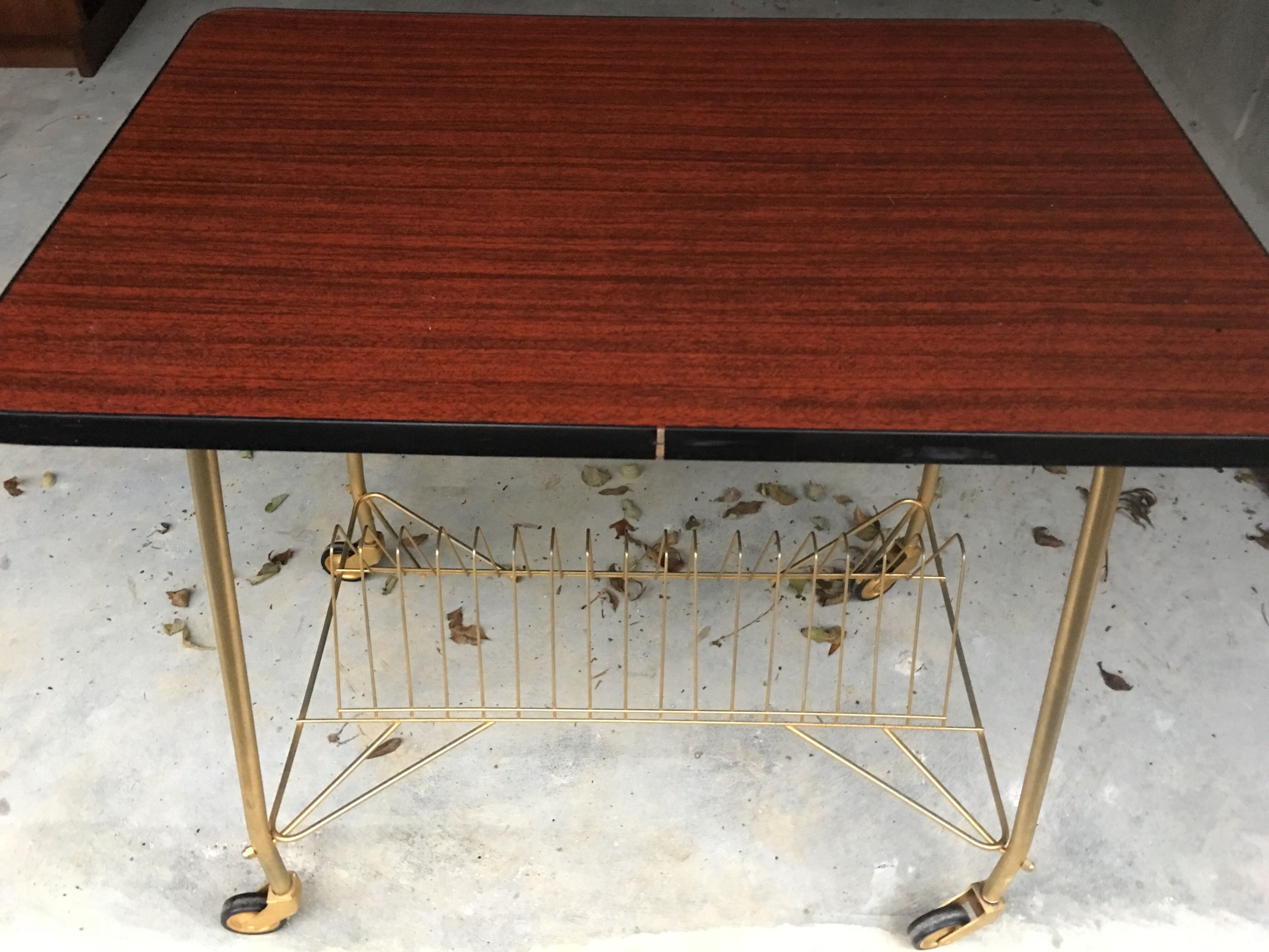 Serving table 1960