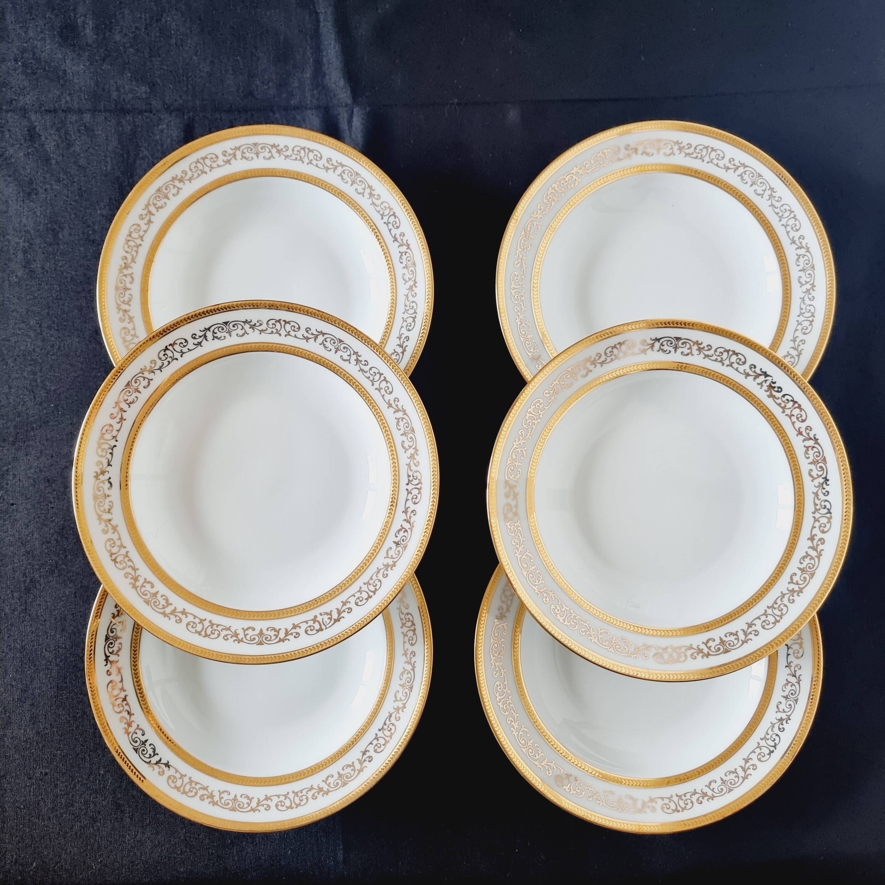 Set of 6 fine Limoges porcelain dinner plates, decorated with gold