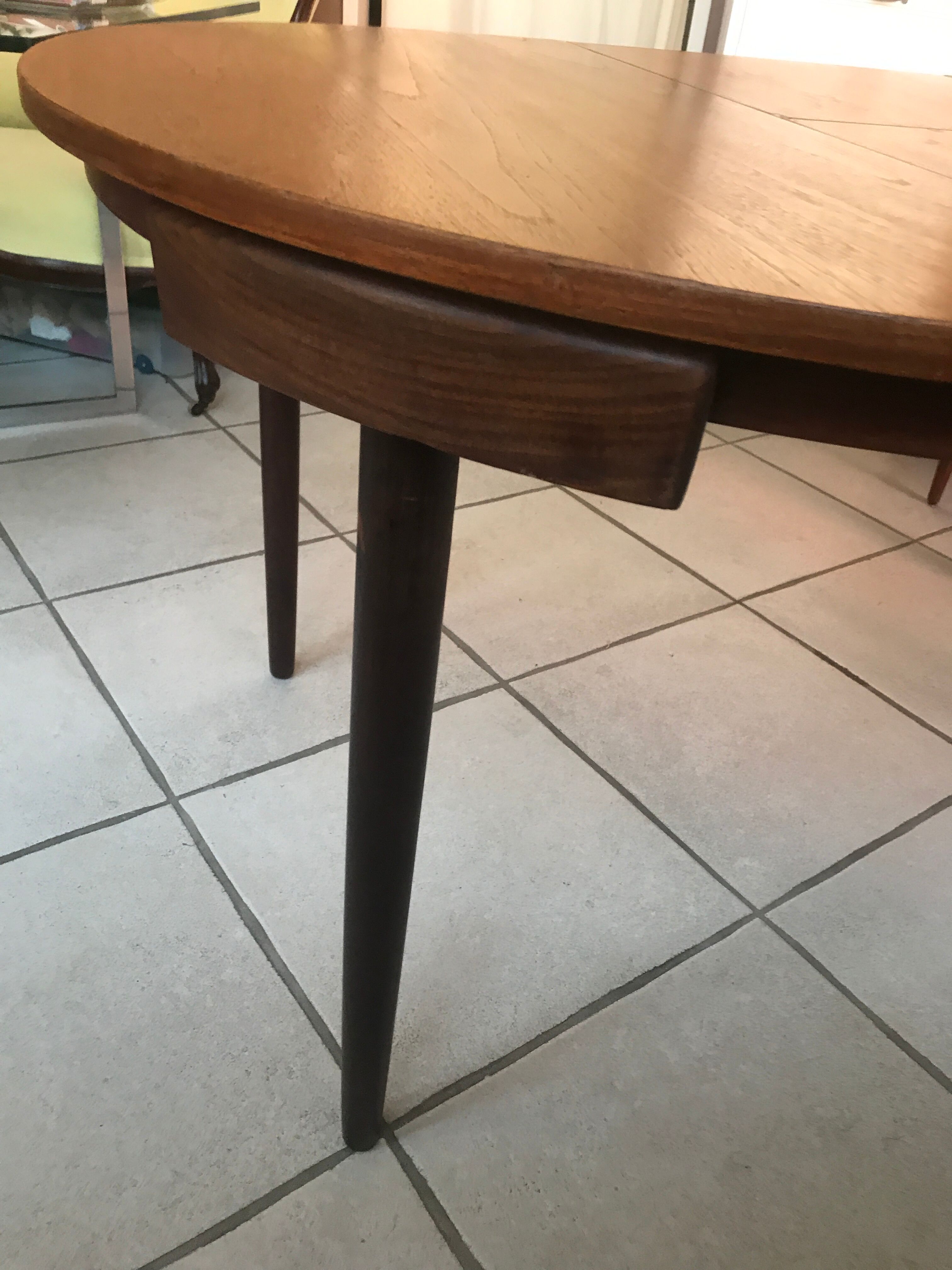 Extension table and 4 chairs by Hans Olsen edited by Frem Rolje