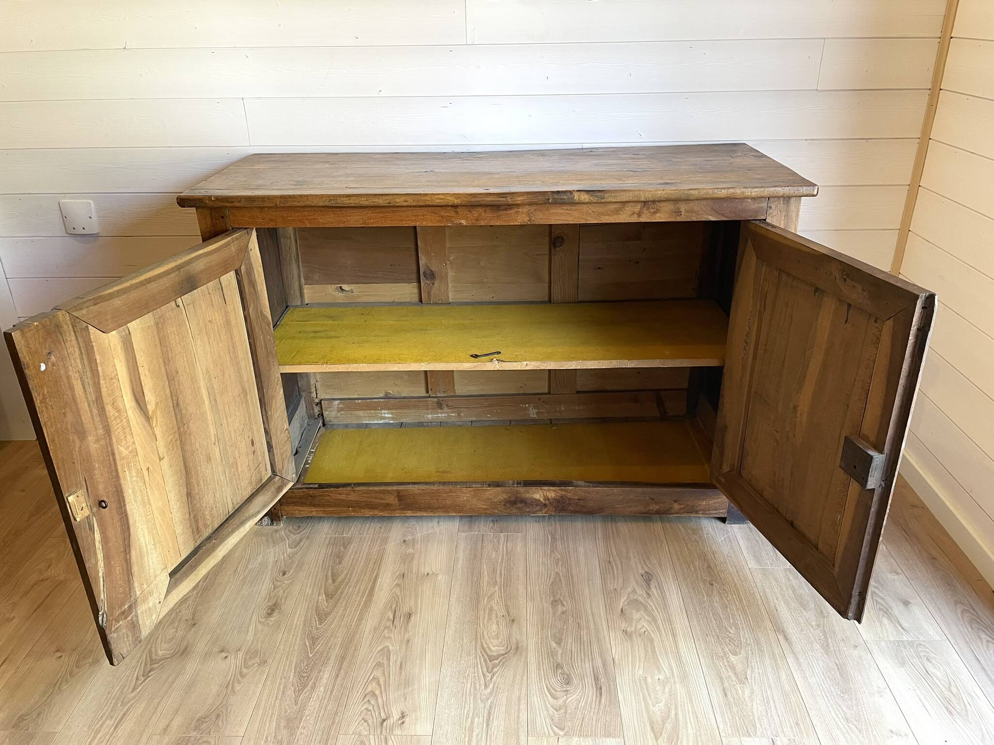 Buffet, very old, made of patinated solid wood - 19th century / early 20th century