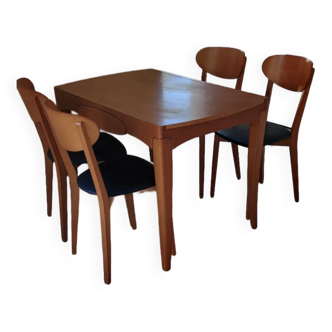Table et chaises coordonnées