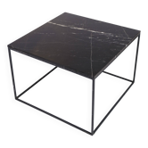 Table basse avec plateau en marbre noir et cadre en métal