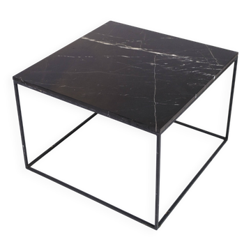 Table basse avec plateau en marbre noir et cadre en métal