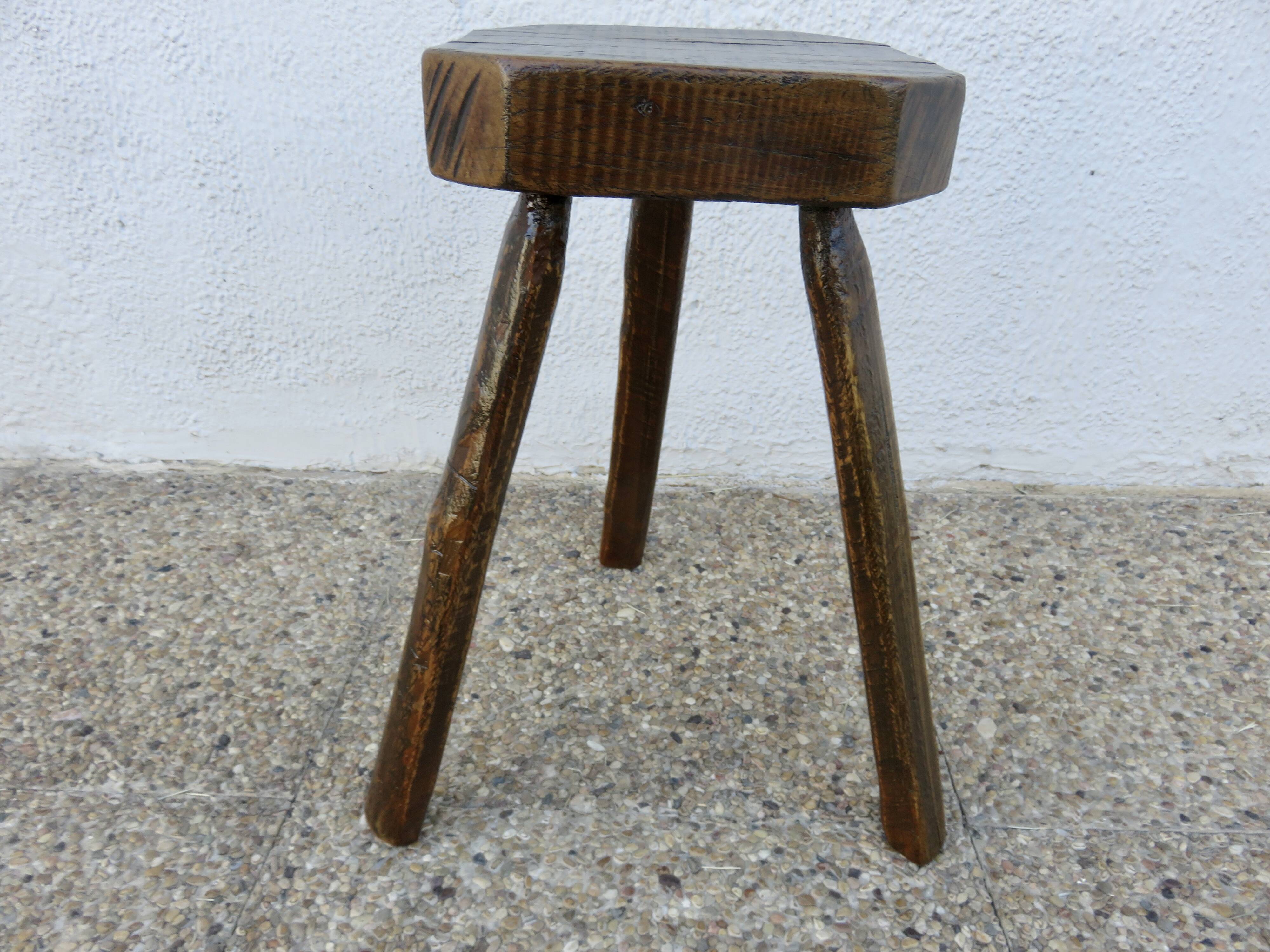 Tabouret de ferme tripode, assise hexagonale, bois massif, années 50-60