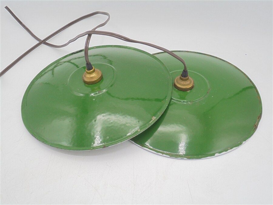 Duo of wall lamps in enamelled plate
