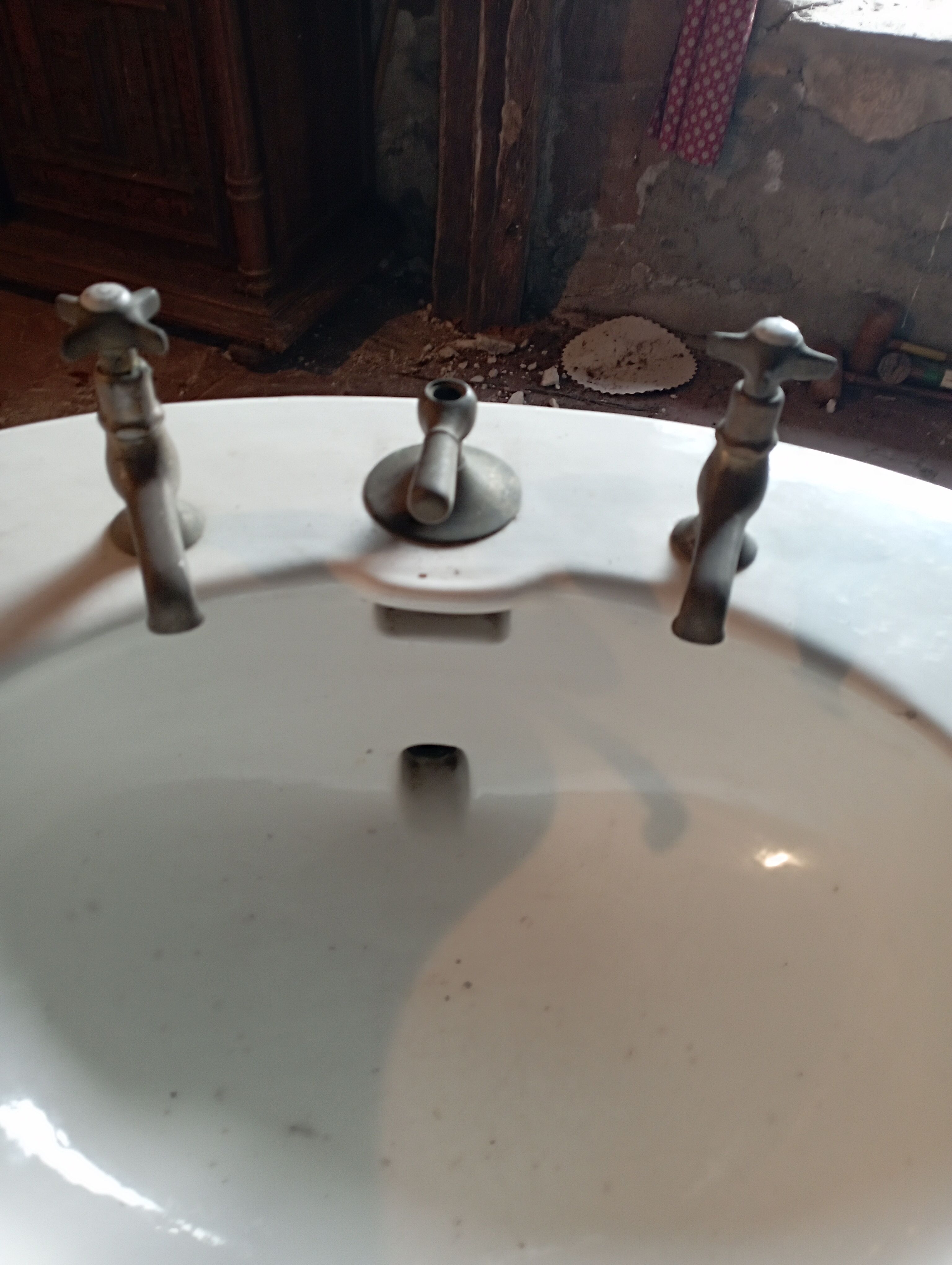 Old washbasin