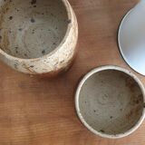 2 bowls in speckled sandstone