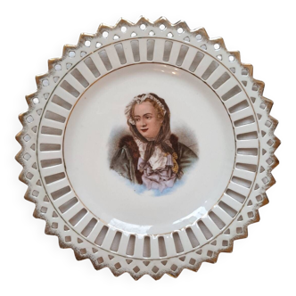 Marie Leczinska. Assiette porcelaine de Saxe ajourée et dorée. Années 30