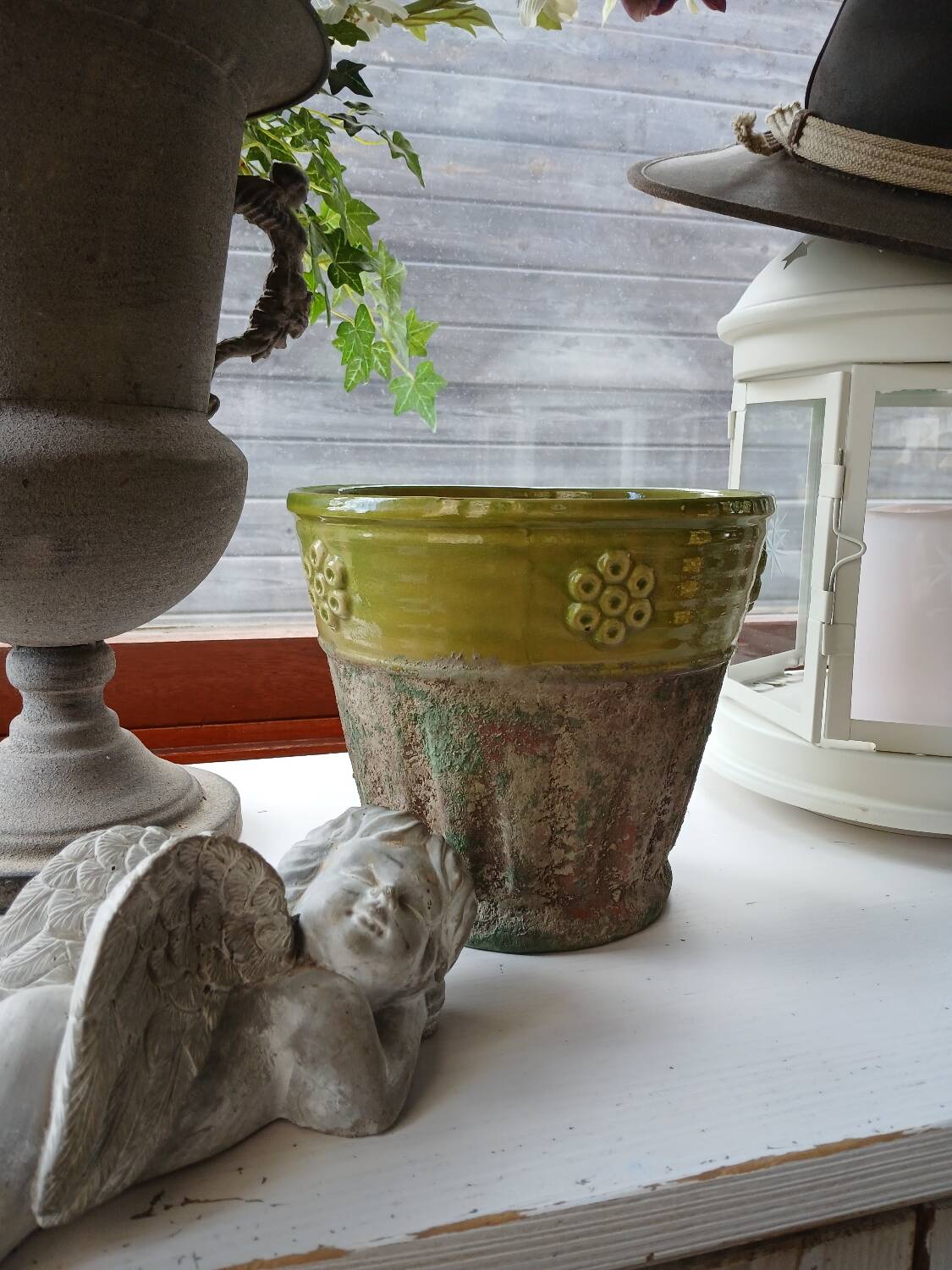 Pot / plant or flower in terracotta