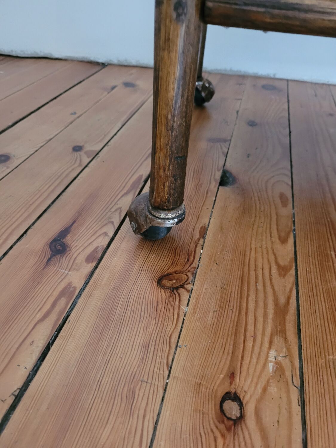 Bamboo and rattan dessert table in peacock style.