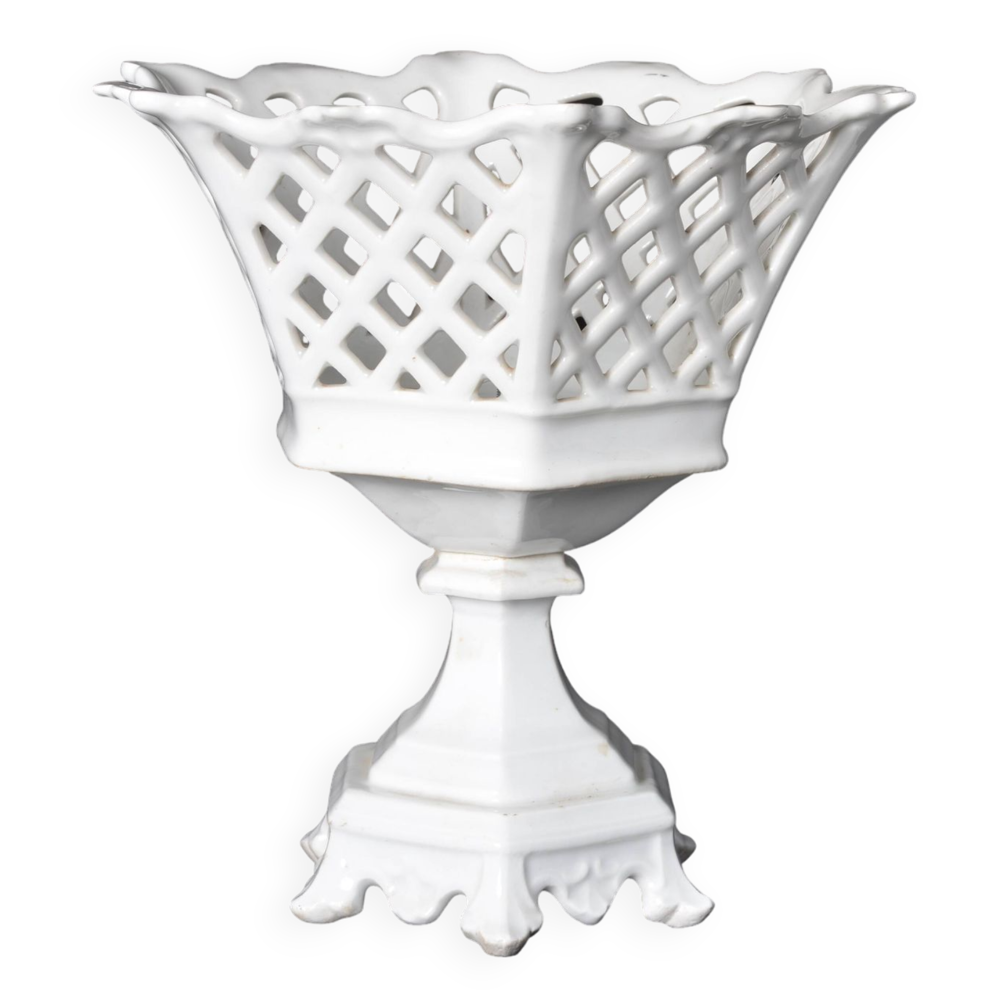Coupe corbeille en porcelaine de Paris