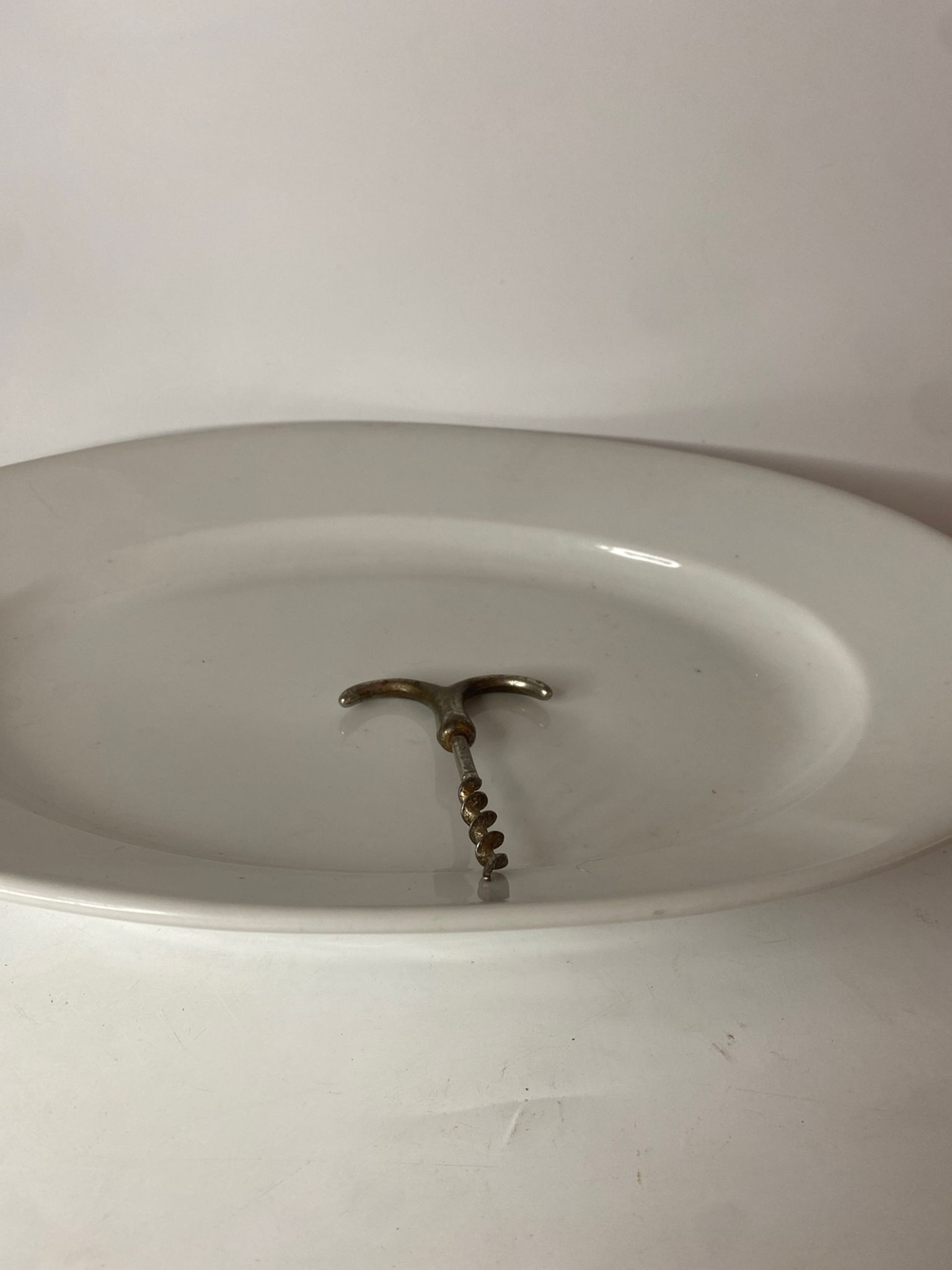 Plat blanc en porcelaine