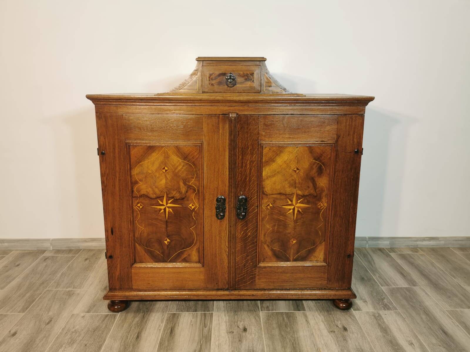 Baroque cabinet
