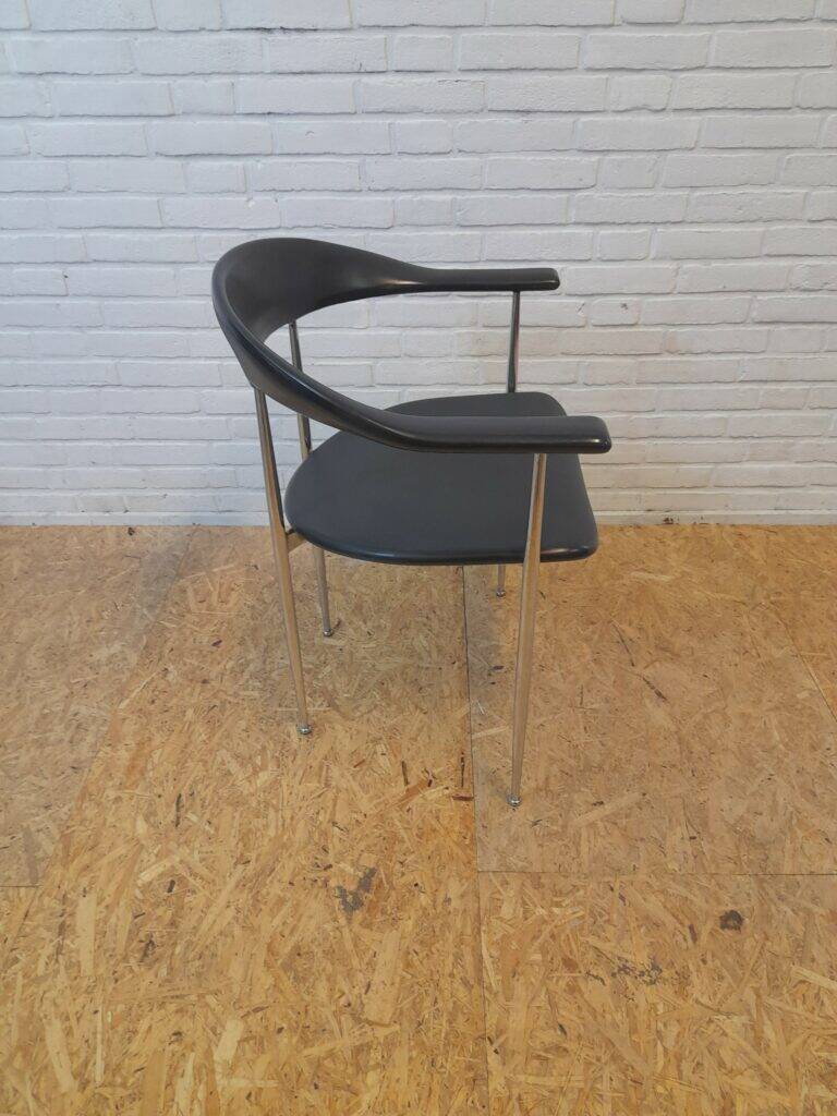 Set of 4 Fasem P40 dining chairs