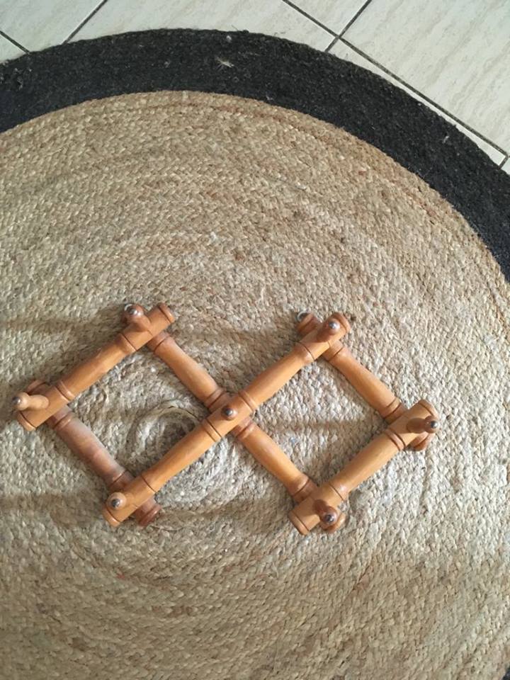 Expandable wall coat rack wooden way bamboo of the 1960s.