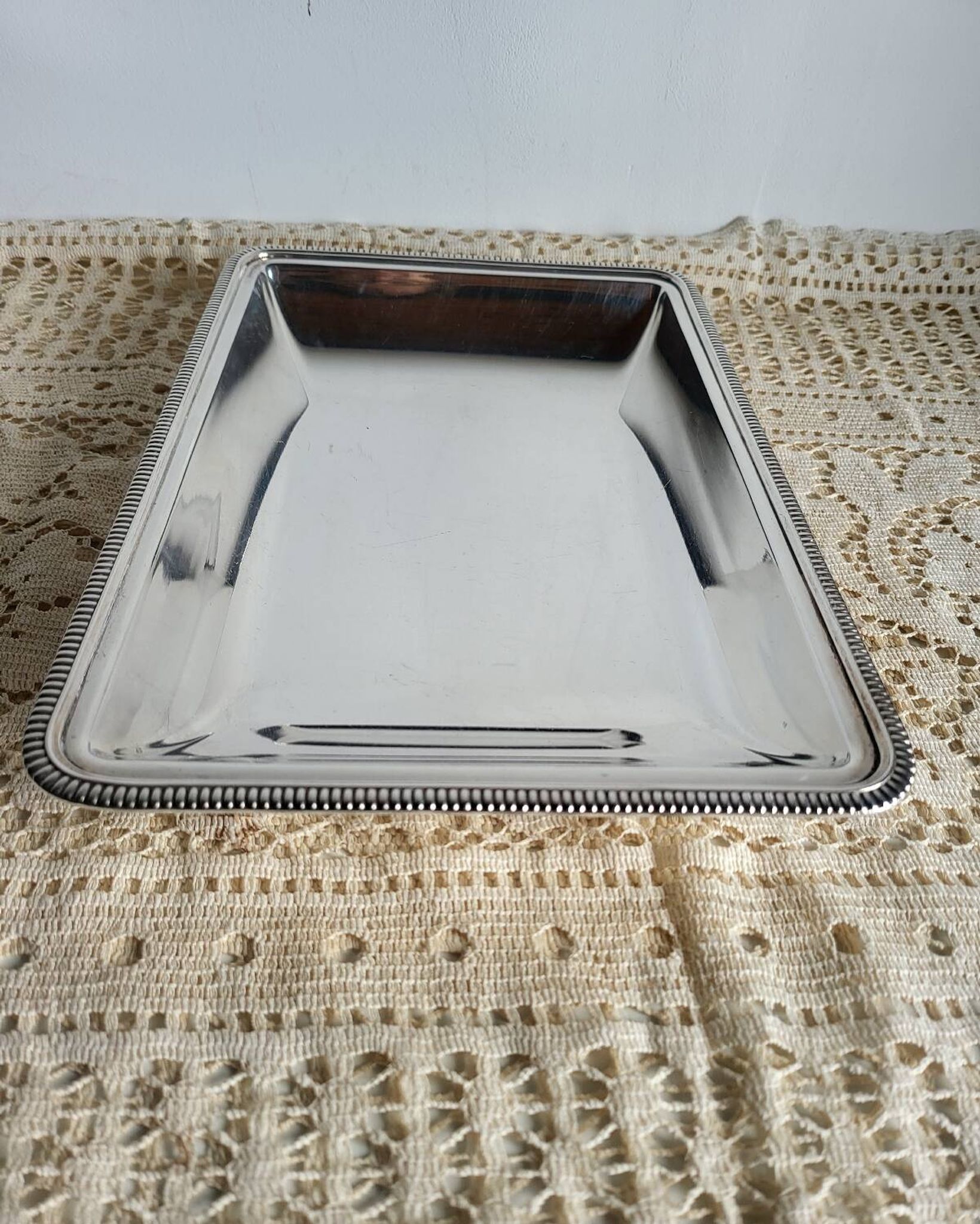 Plat rectangulaire, bannette en métal argenté