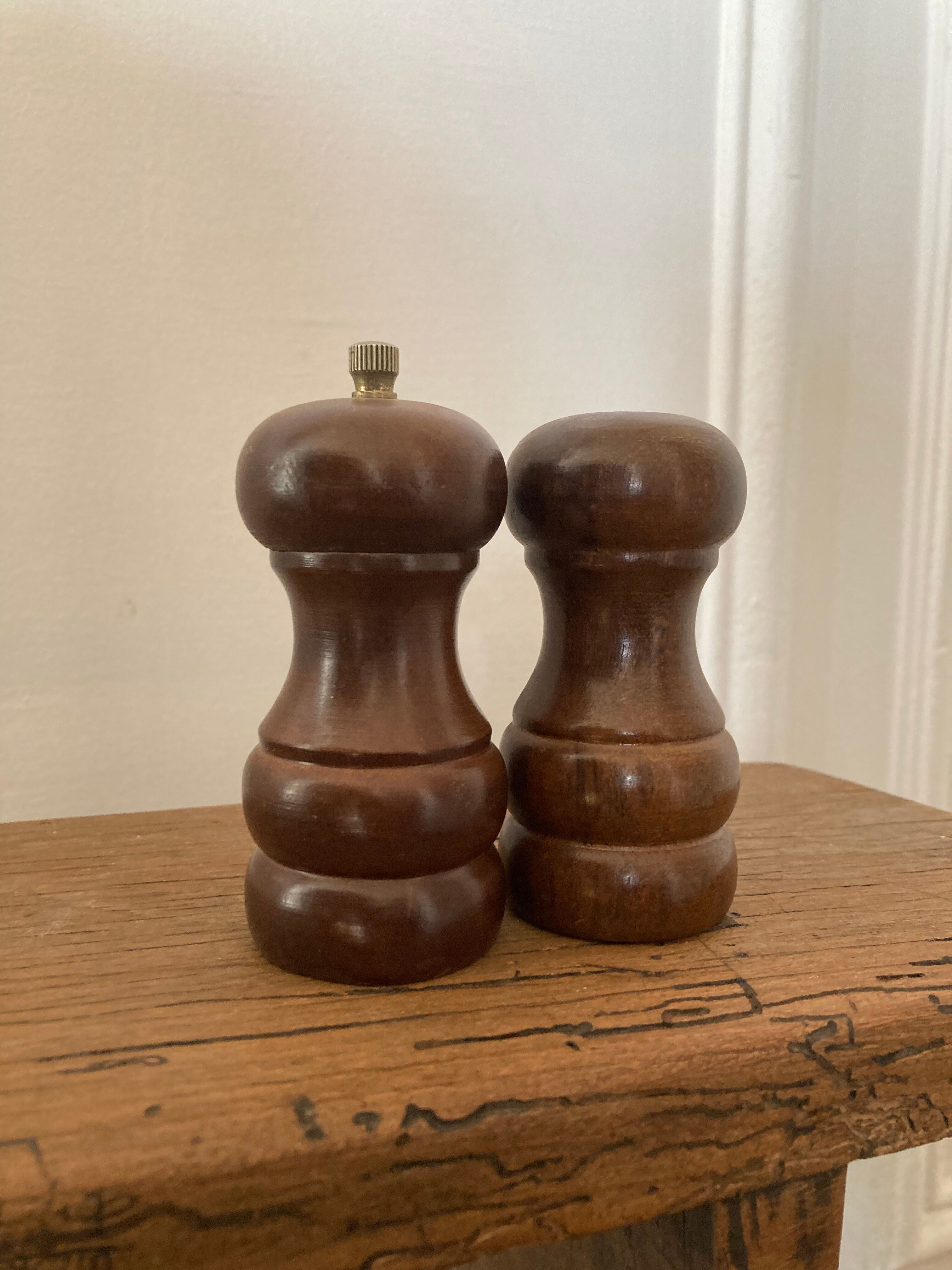Salt and pepper shaker