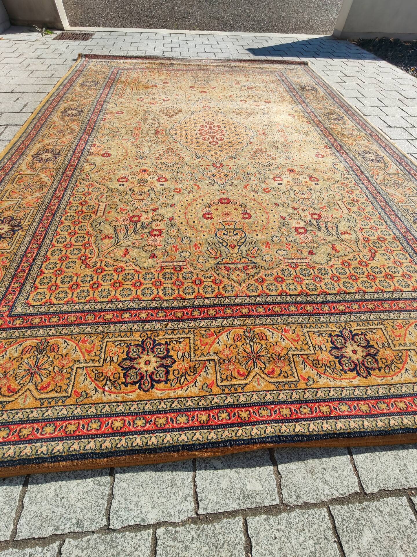 Isfahan carpet