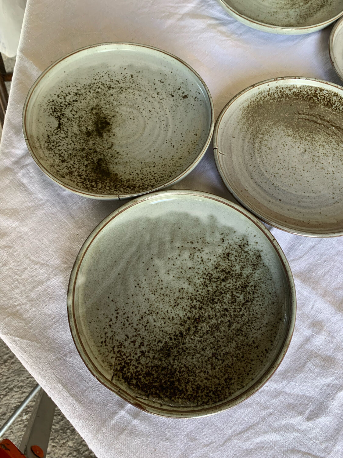 6 stoneware plates signed Chantal & Thierry Robert
