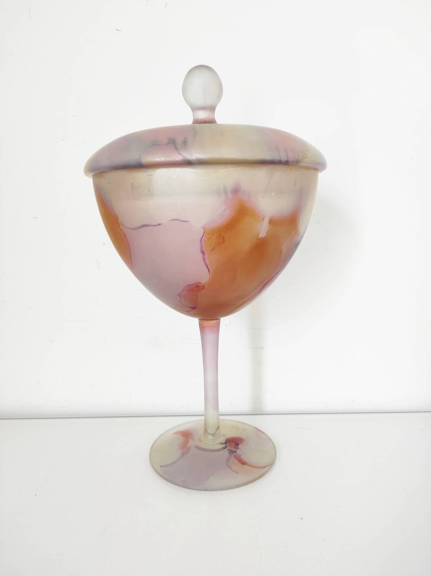 Bonbonnière en verre peint