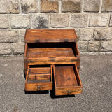 un pupitre écritoire en bois de teck