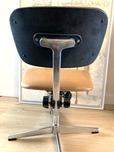 Adjustable and swivel vintage office chair