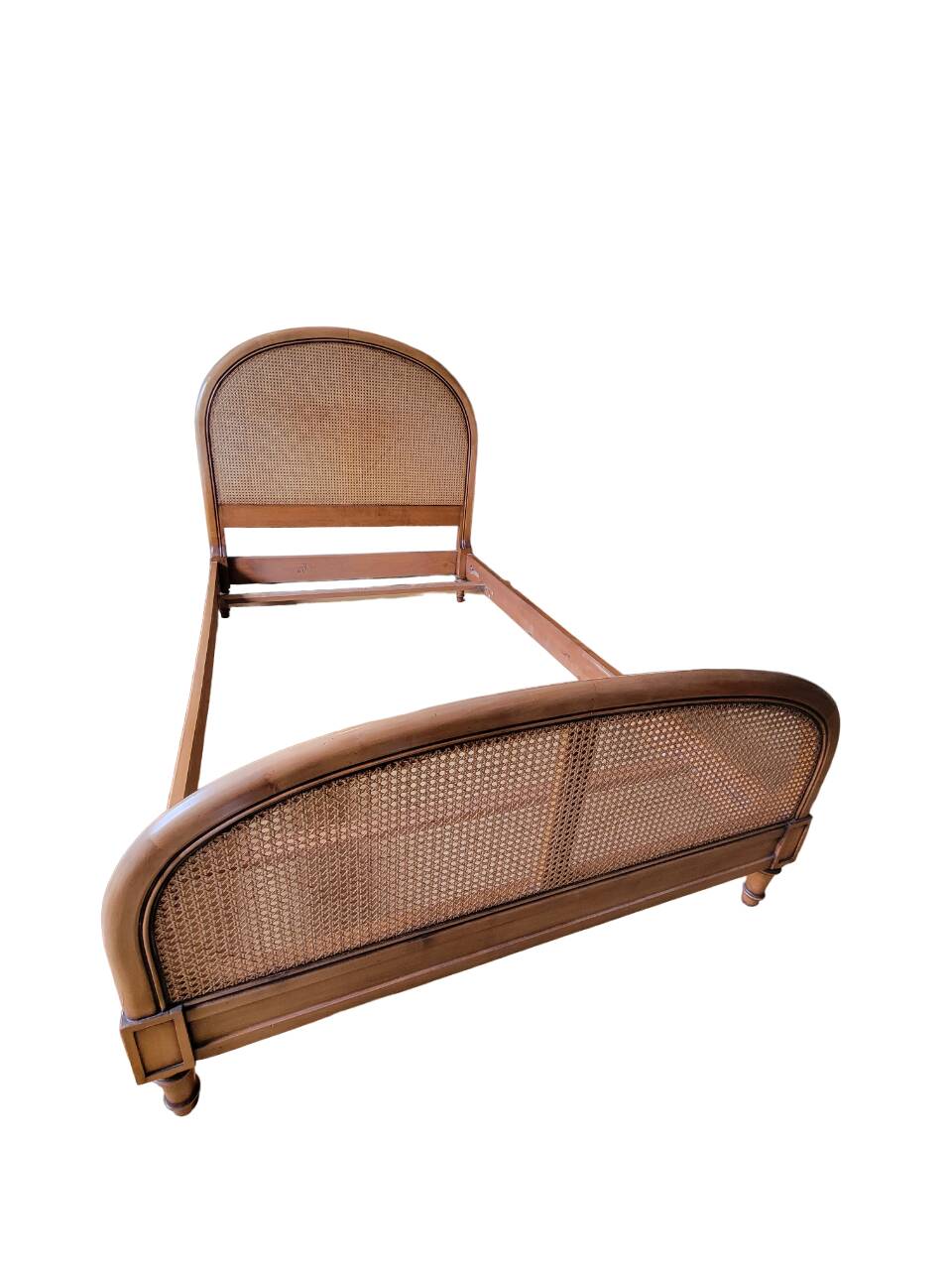 Vintage cane bed 120x190cm