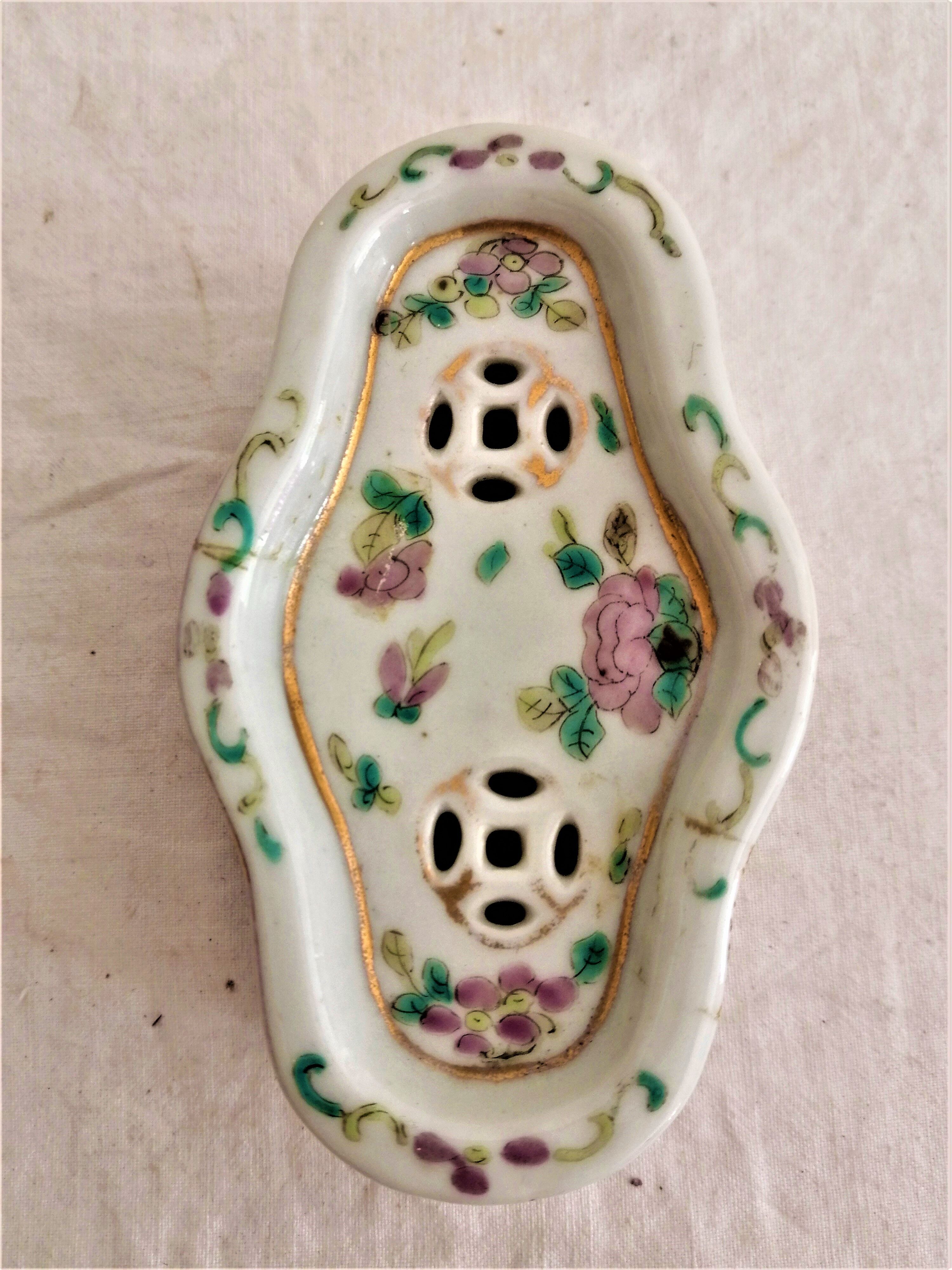 CHINESE PORCELAIN CRICKET BOX. LATE NINETEENTH