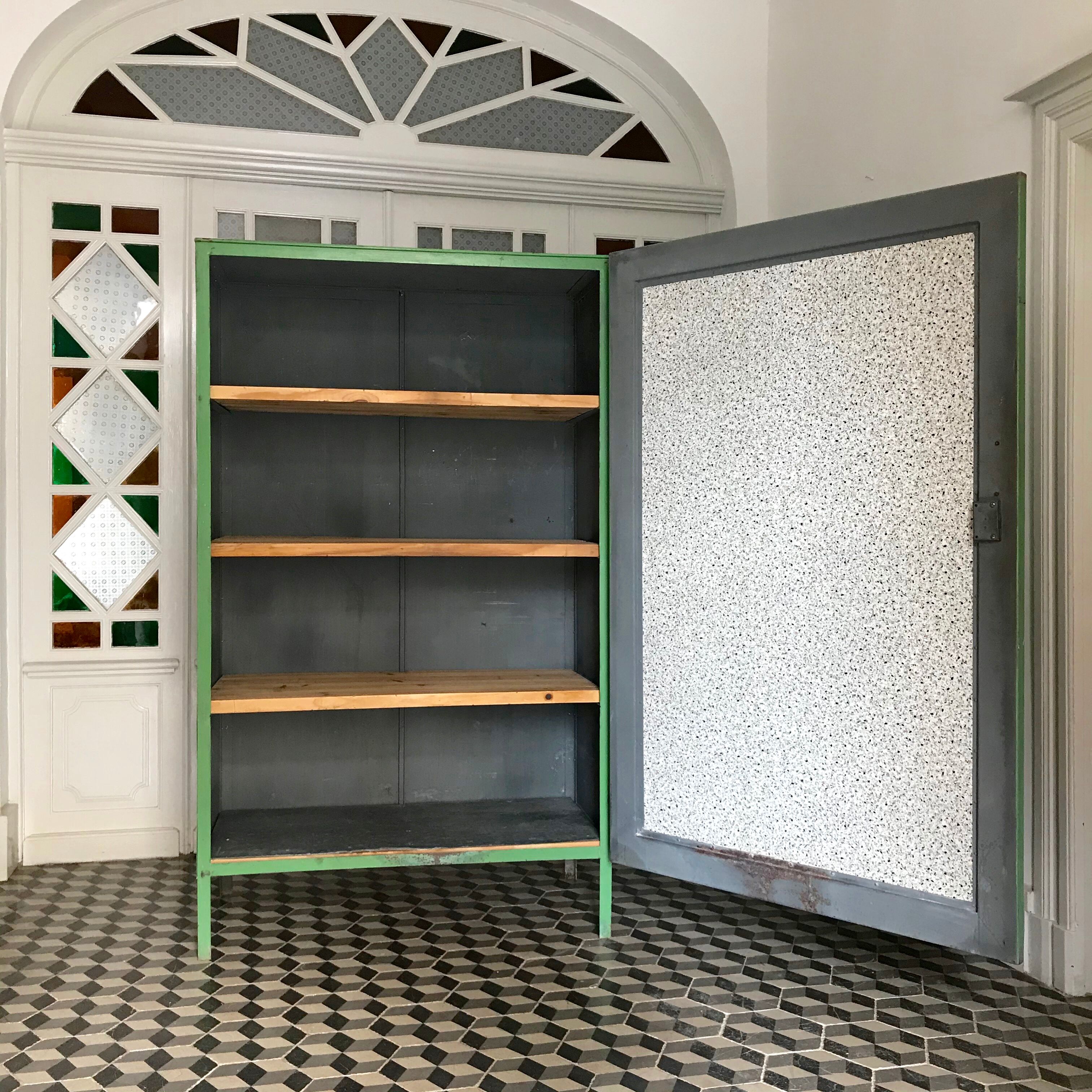 Metal cabinet