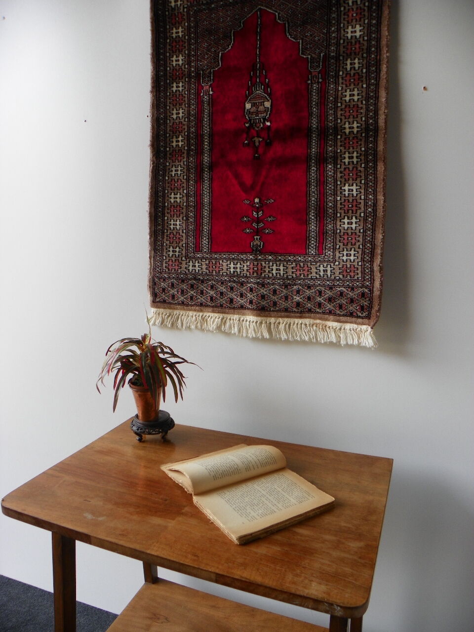 Oriental wool carpet Pakistan.