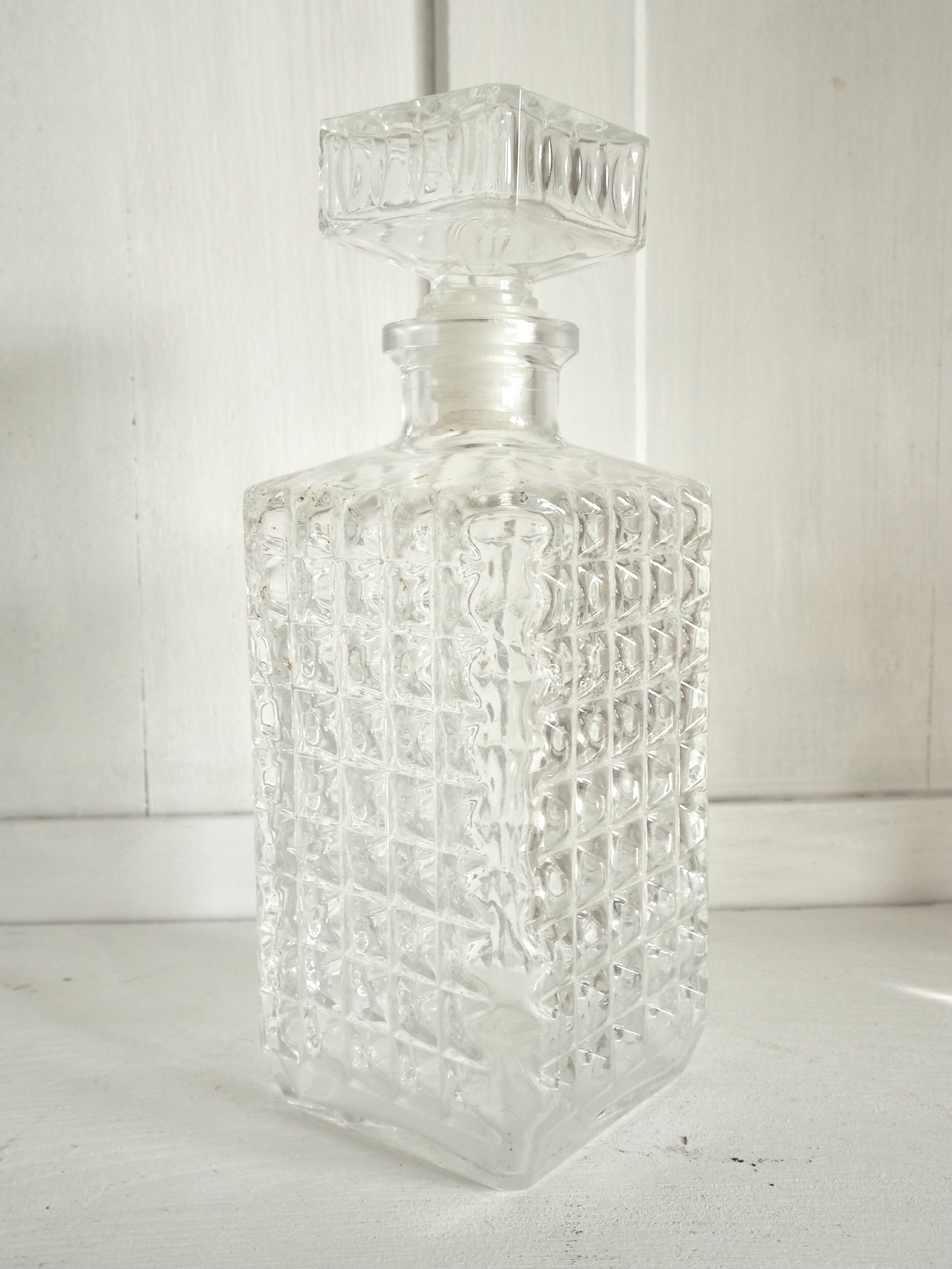 Glass whisky carafe with 4 glasses