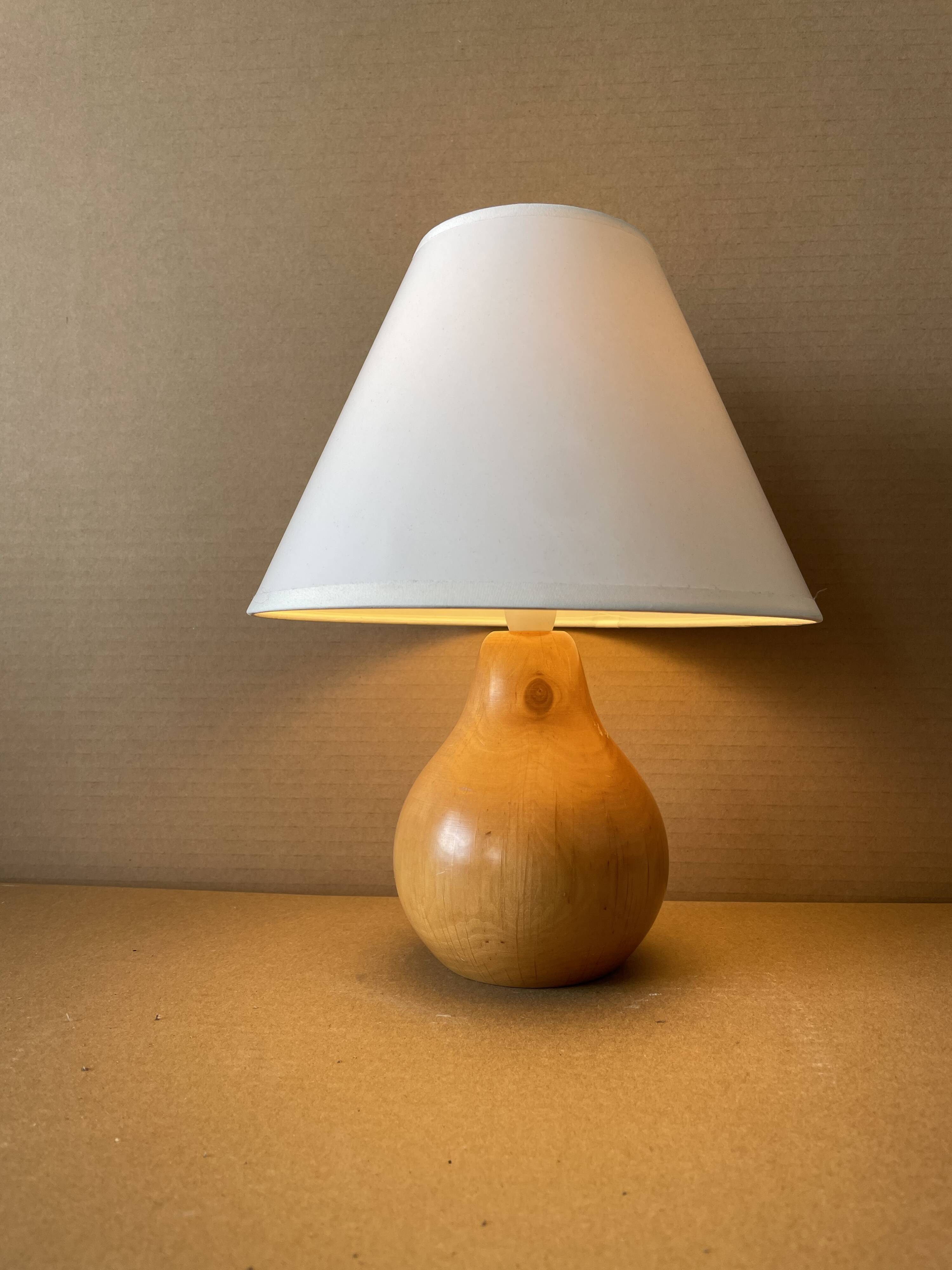 Petite lampe en bois tourné