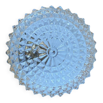 Small wall-mounted ceiling light in moulded glass.