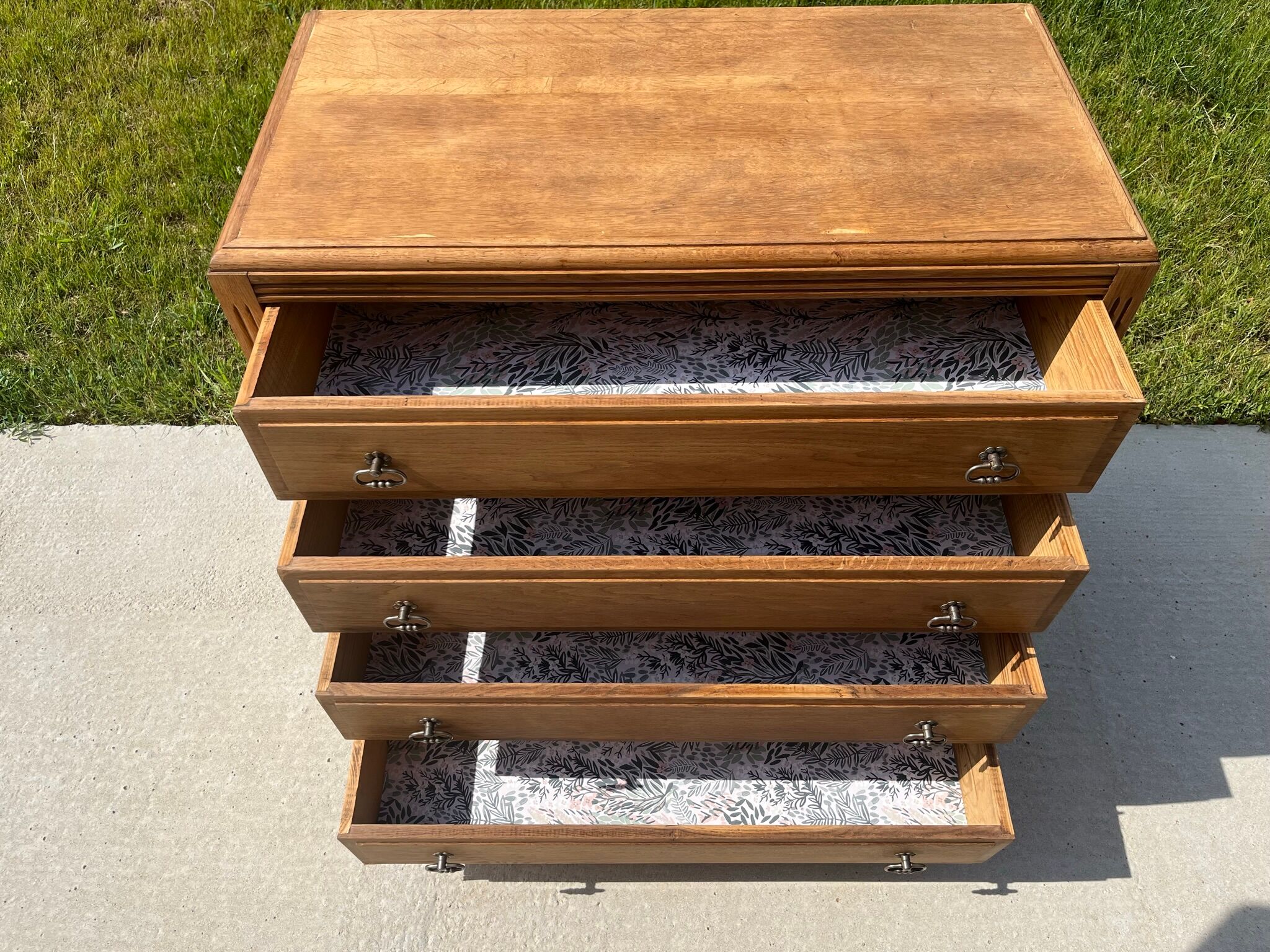 Art Deco chest of drawers, mustache feet