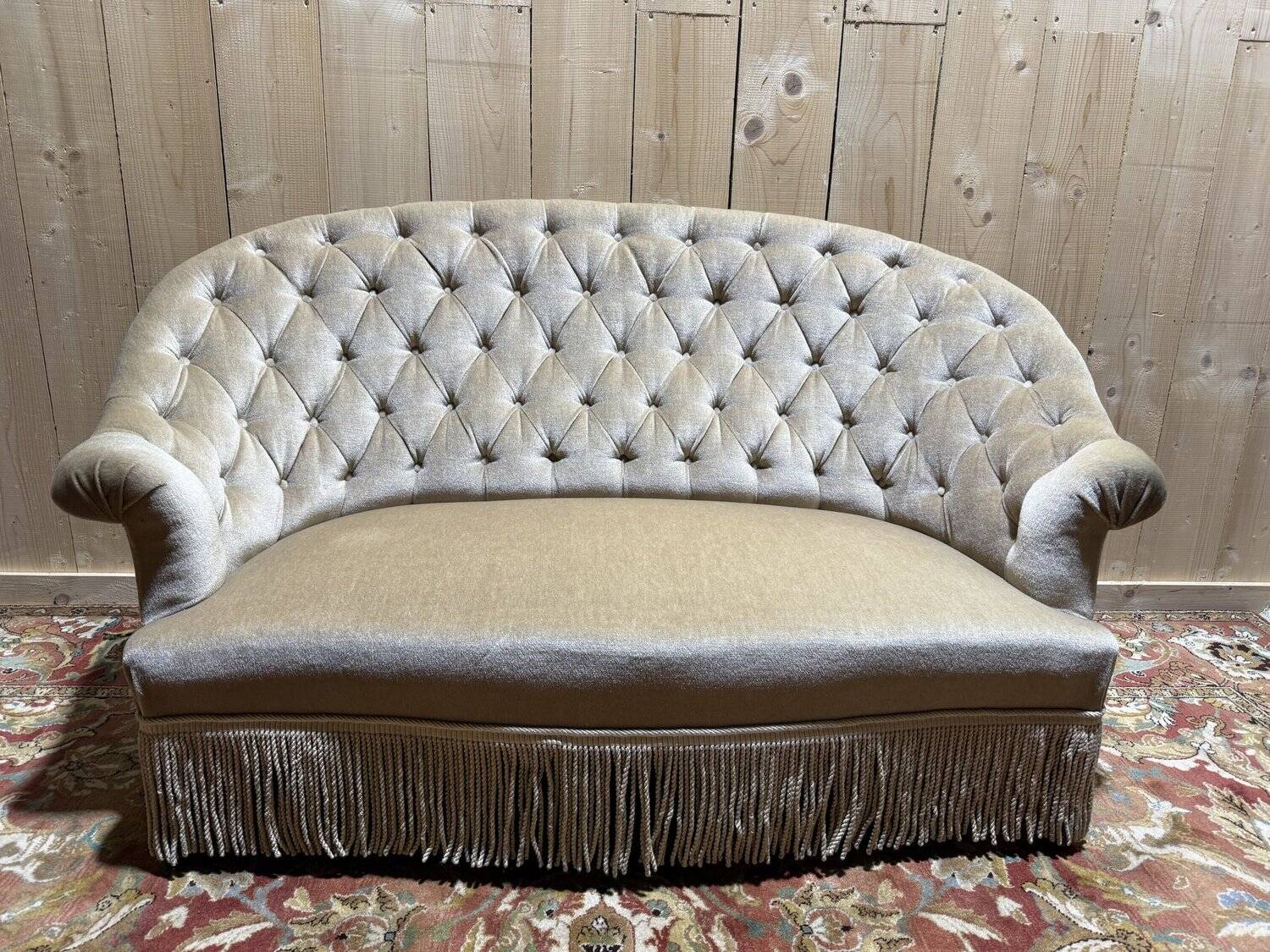 Napoleon III style toad canapé in velvet