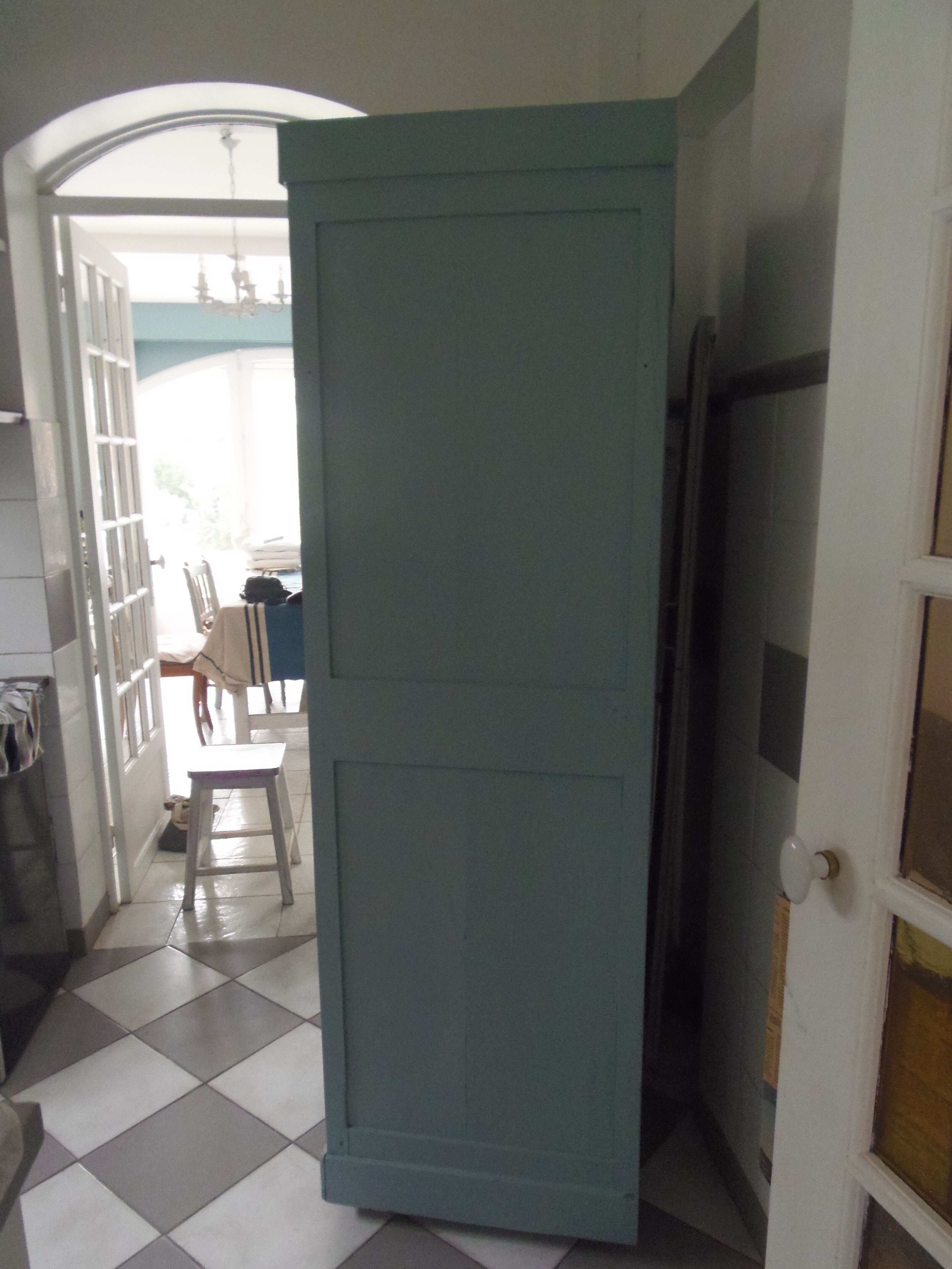 Armoire parisienne