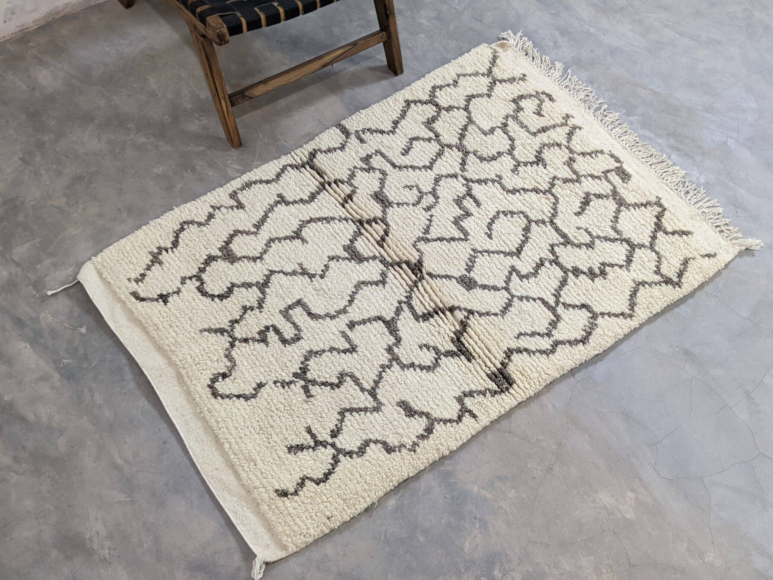 Small traditional Azilal rug 150 X 100 Cm