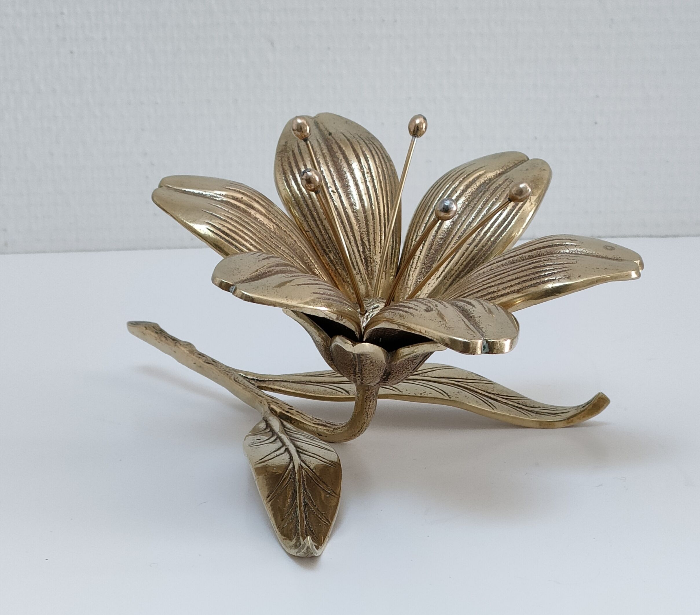 Sculptural flower solid brass ashtray 60/70s