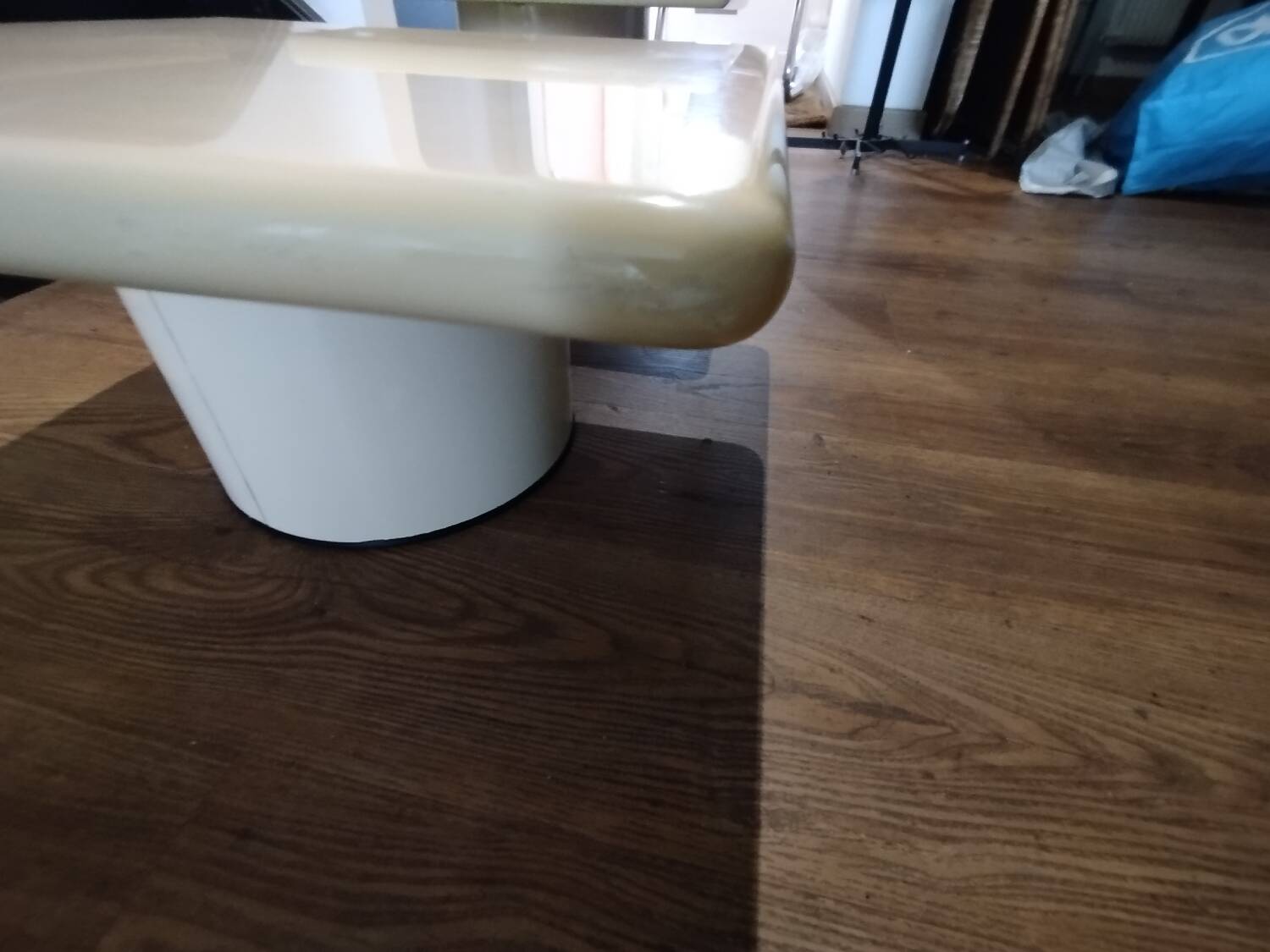 Vintage design nesting tables – lacquered wood & metal