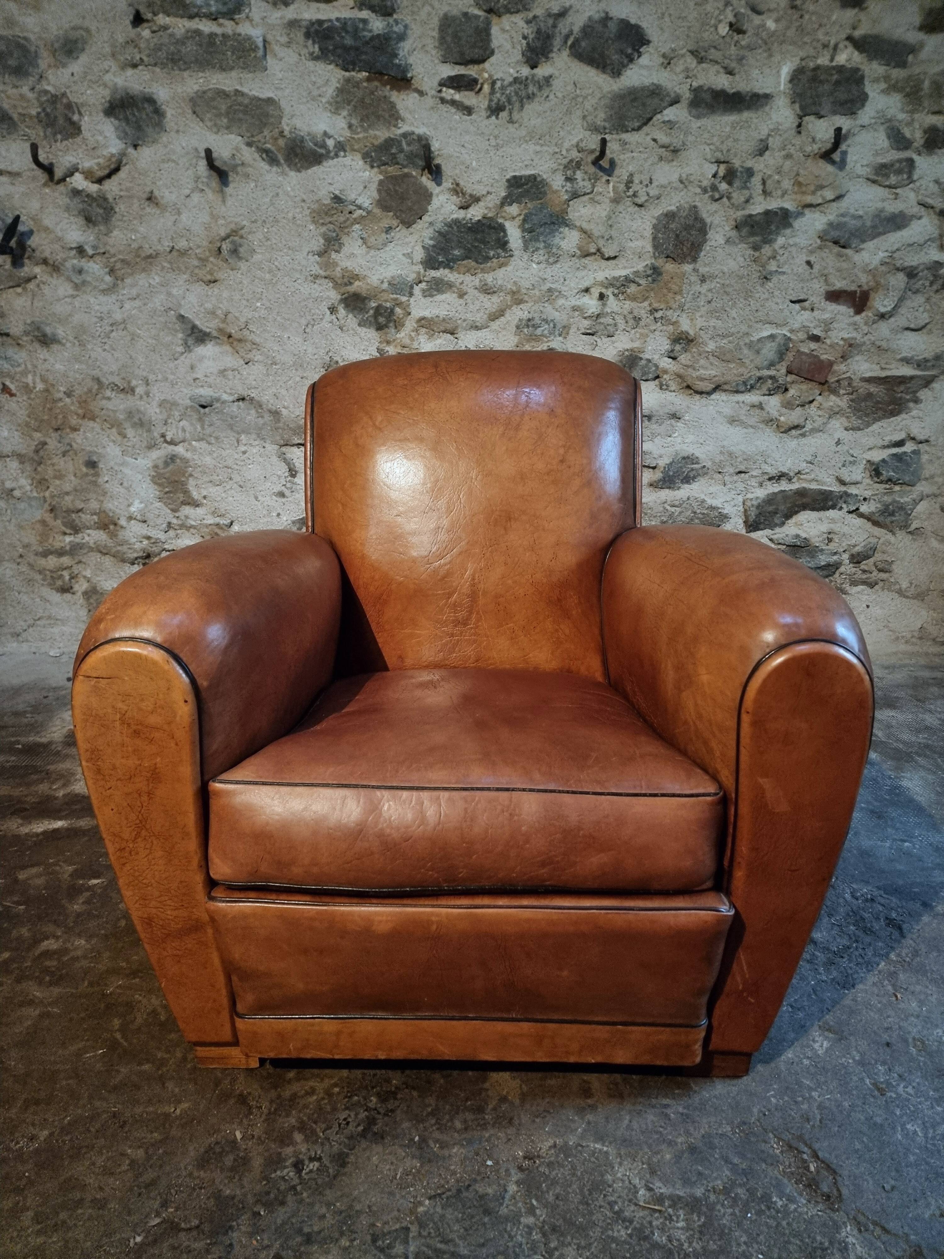Fauteuil club français vintage en cuir, années 1940–1950 – fauteuil en cuir pleine fleur cognac
