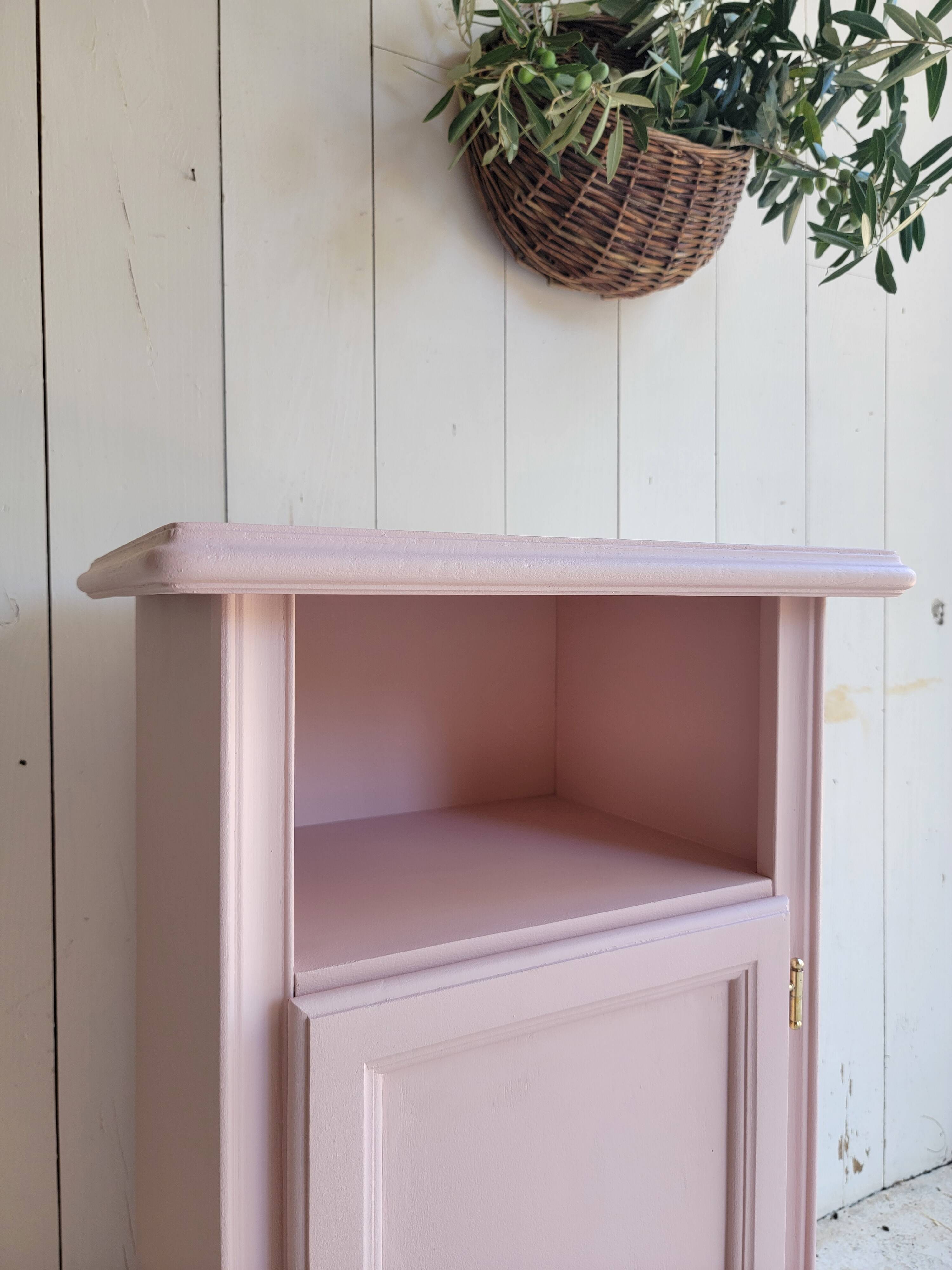 Table de chevet ancienne rénovée en rose