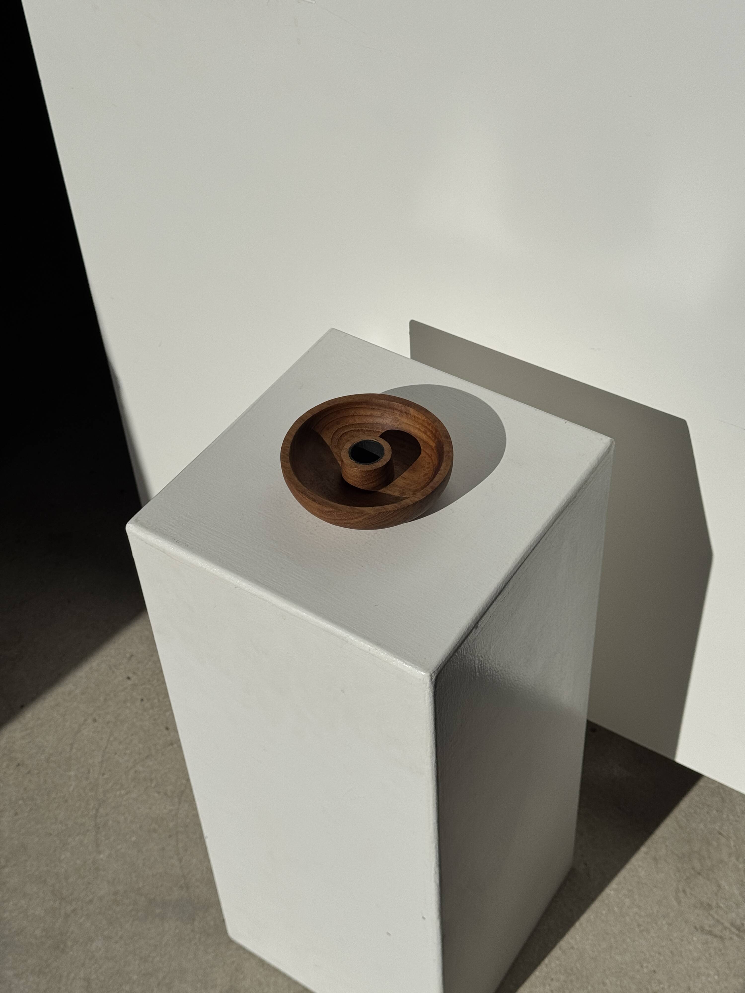Circular teak monoxyle candle holder D12 H3